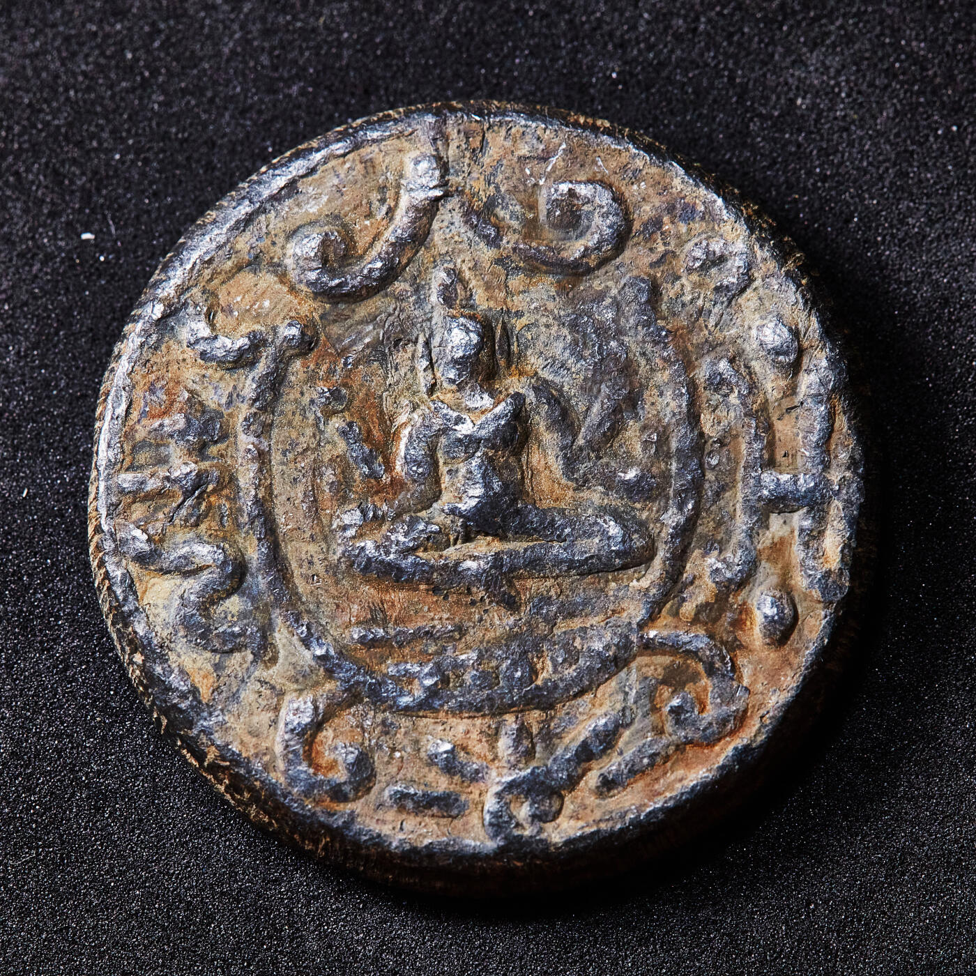 【俄甄集藏】2026年(050)04-01星期三 晚 19:30 全场包邮 东南亚地区16-19世纪湿婆与神鹿、佛塔与神龛寺庙祈福铅锡合金寺庙祈福钱，左：直径：37mm，重量：29.4克；右：直径：31mm，重量：31.3克