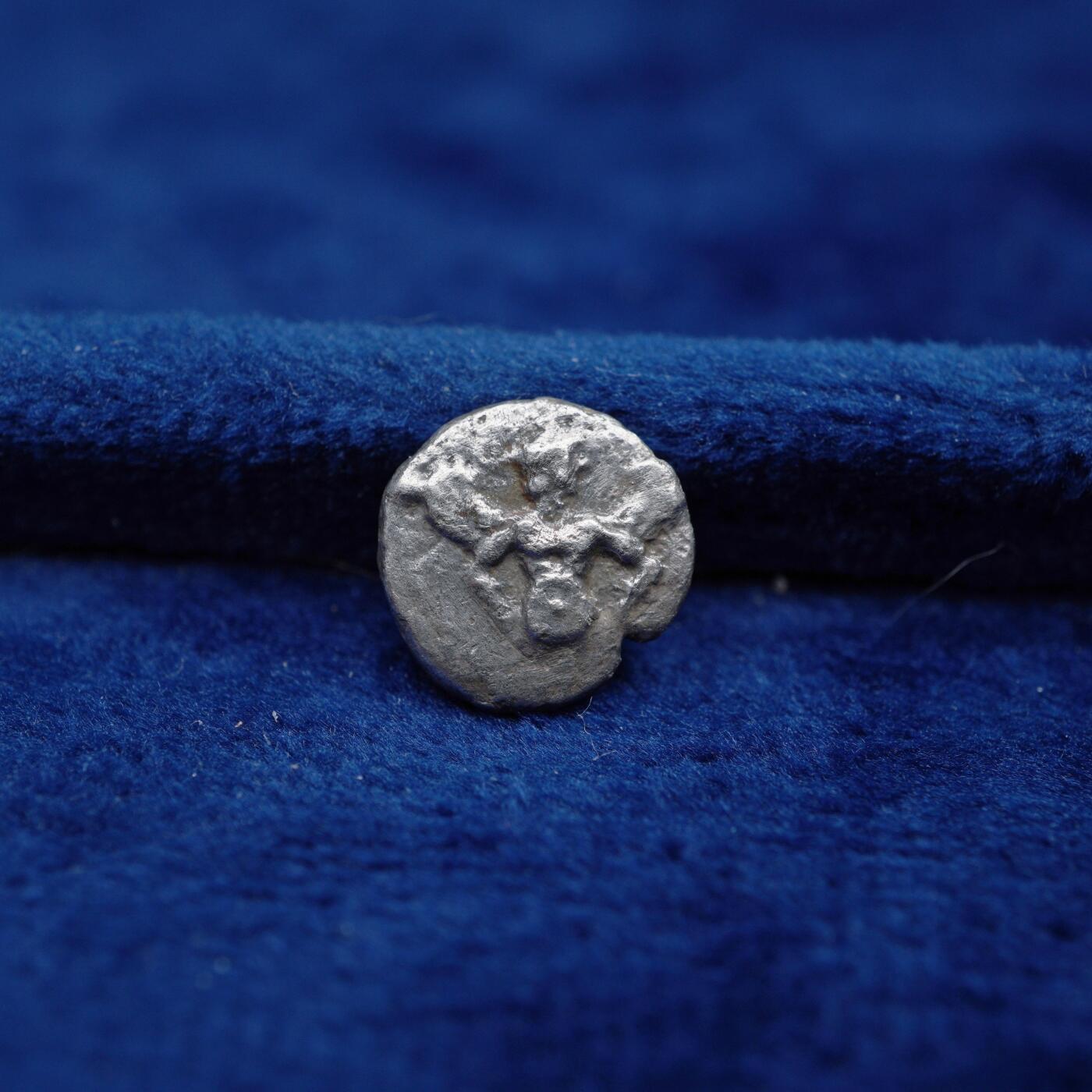 琋语集藏2026年04月欧洲古典打制币拍卖 古希腊西里西亚地区-马洛斯彩虹女神伊利斯与天鹅1奥波银币