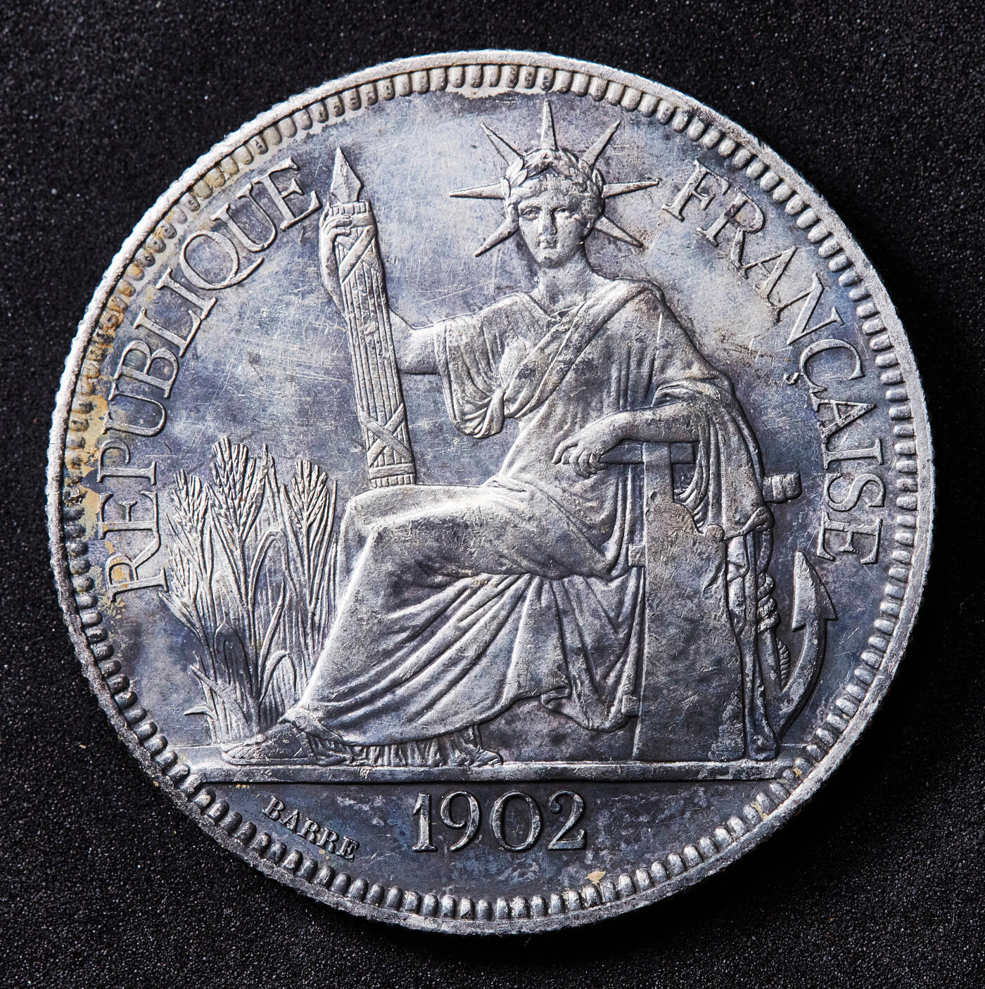 【俄甄集藏】2026年(050)04-01星期三 晚 19:30 全场包邮 法属印度支那1902年1皮阿斯特坐洋大银币，酱彩包浆，全脸难得