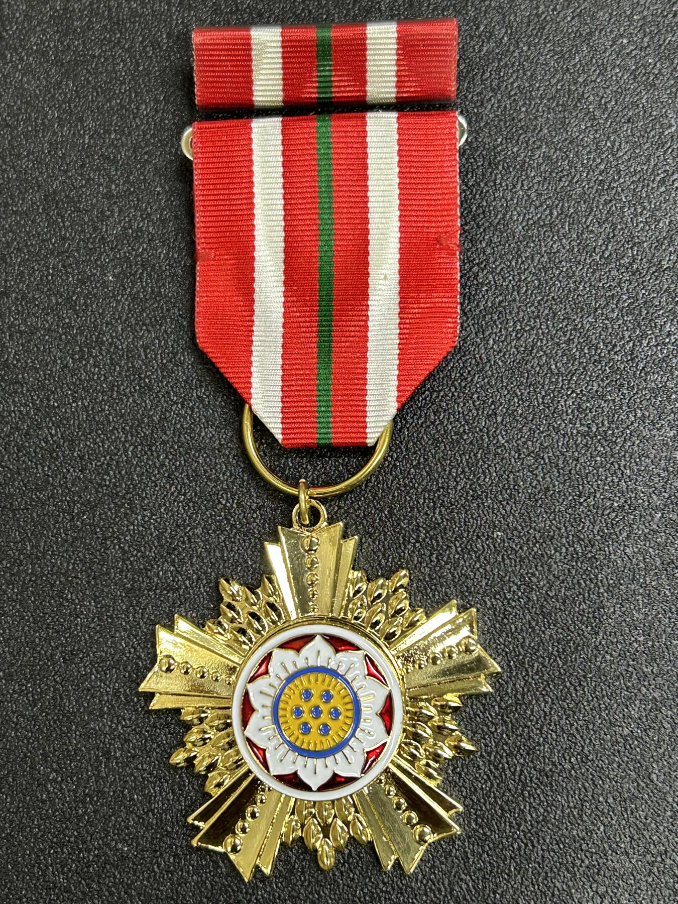 西秦中古拍卖第八十二期  民国宪兵服役25年奖章 退台后