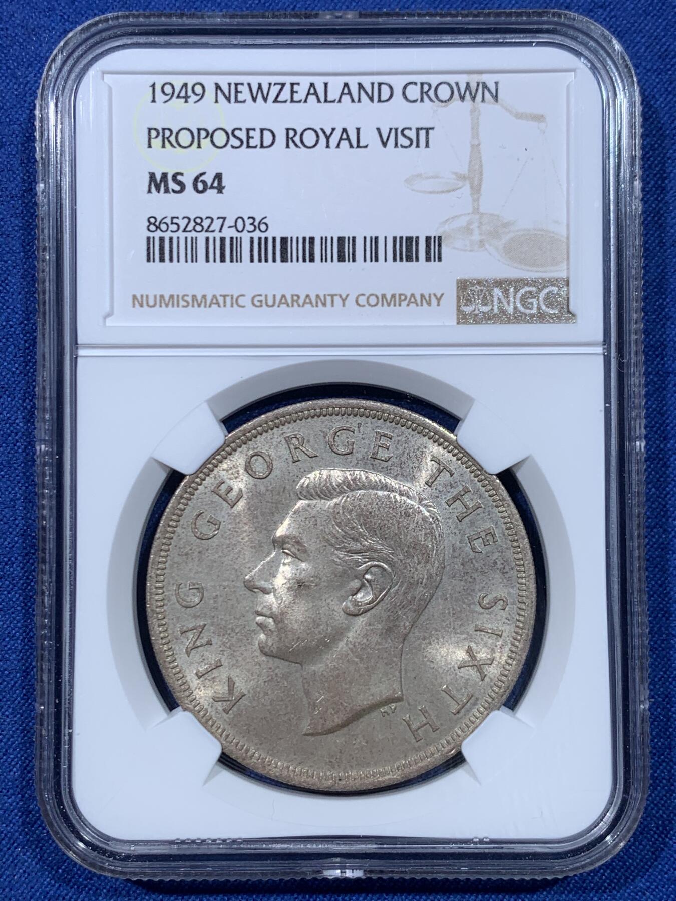 《竞宝斋》第475场 周日，周一 2场连拍 （全场包邮）欢迎送拍 NGC MS64 新西兰1949年乔治六世皇家访问1克朗纪念银币，淡灰包浆，微光闪烁。