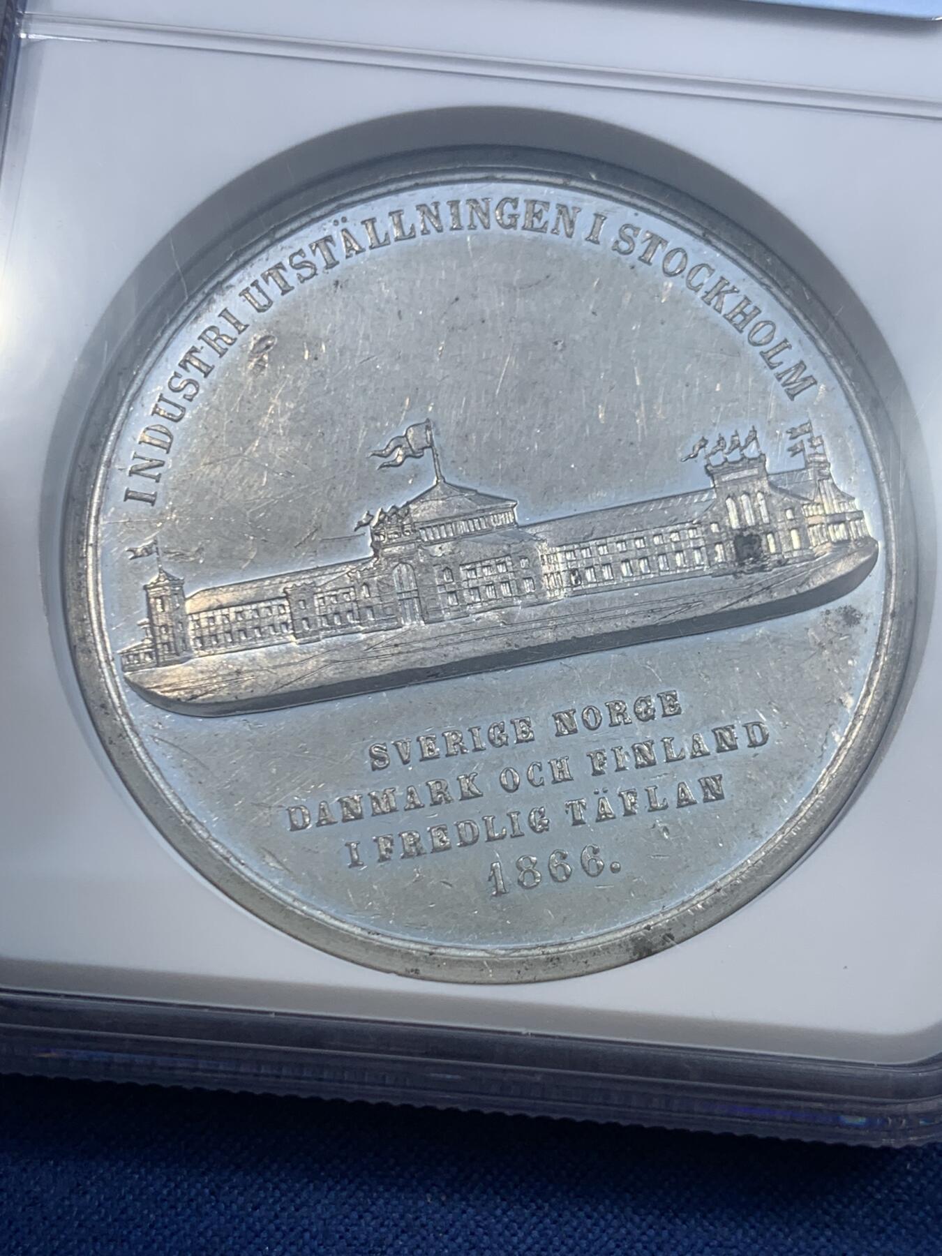 《竞宝斋》第475场 周日，周一 2场连拍 （全场包邮）欢迎送拍 NGC UNCD 瑞典斯德哥尔摩工业博览会纪念章 WM材质 正面为国王奥斯卡二世侧像 44mm 加厚盒