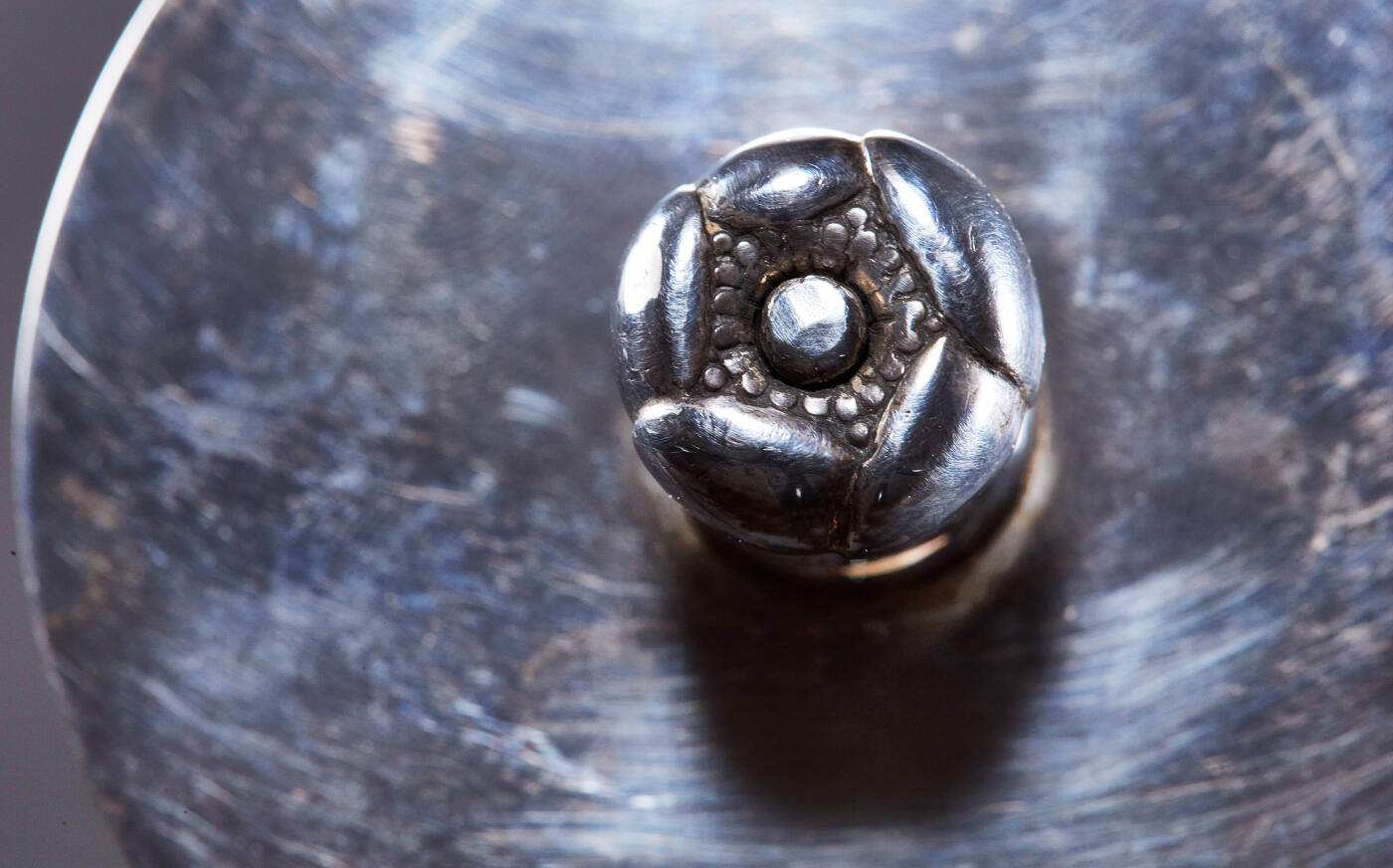 【俄甄集藏】2026年(050)04-01星期三 晚 19:30 全场包邮 日本大正时期古董纯银茶壶，长：190mm，宽：2120mm，重量：378.3克，999银