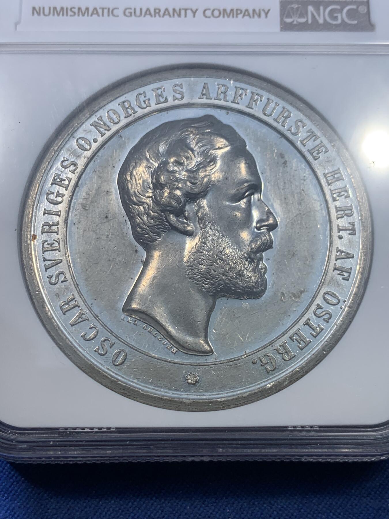 《竞宝斋》第475场 周日，周一 2场连拍 （全场包邮）欢迎送拍 NGC UNCD 瑞典斯德哥尔摩工业博览会纪念章 WM材质 正面为国王奥斯卡二世侧像 44mm 加厚盒