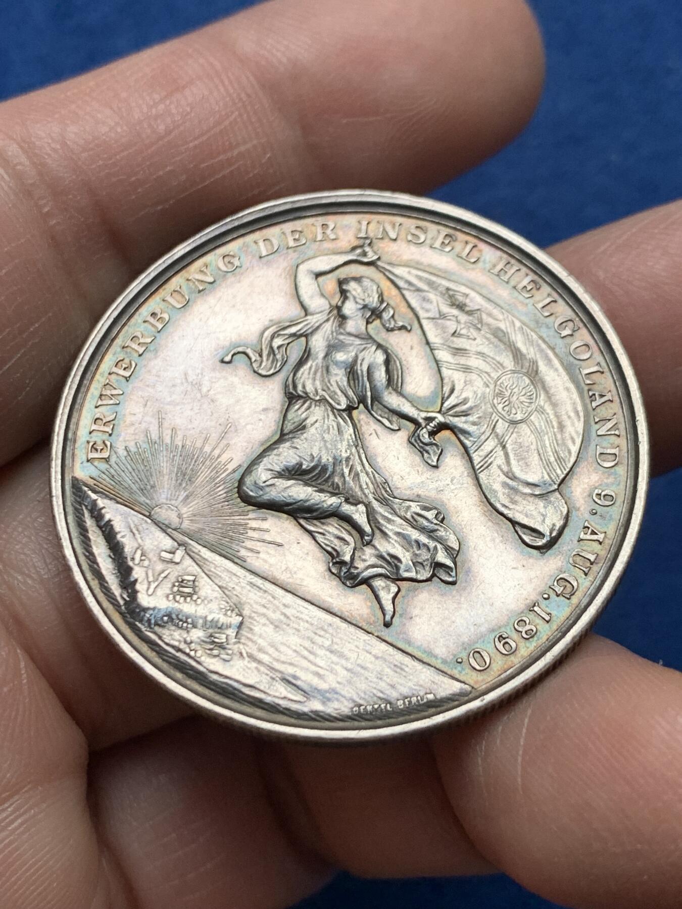 《竞宝斋》第475场 周日，周一 2场连拍 （全场包邮）欢迎送拍 1890年德国获得黑尔戈兰岛纪念银章 PL底板 20.15克 38.2mm