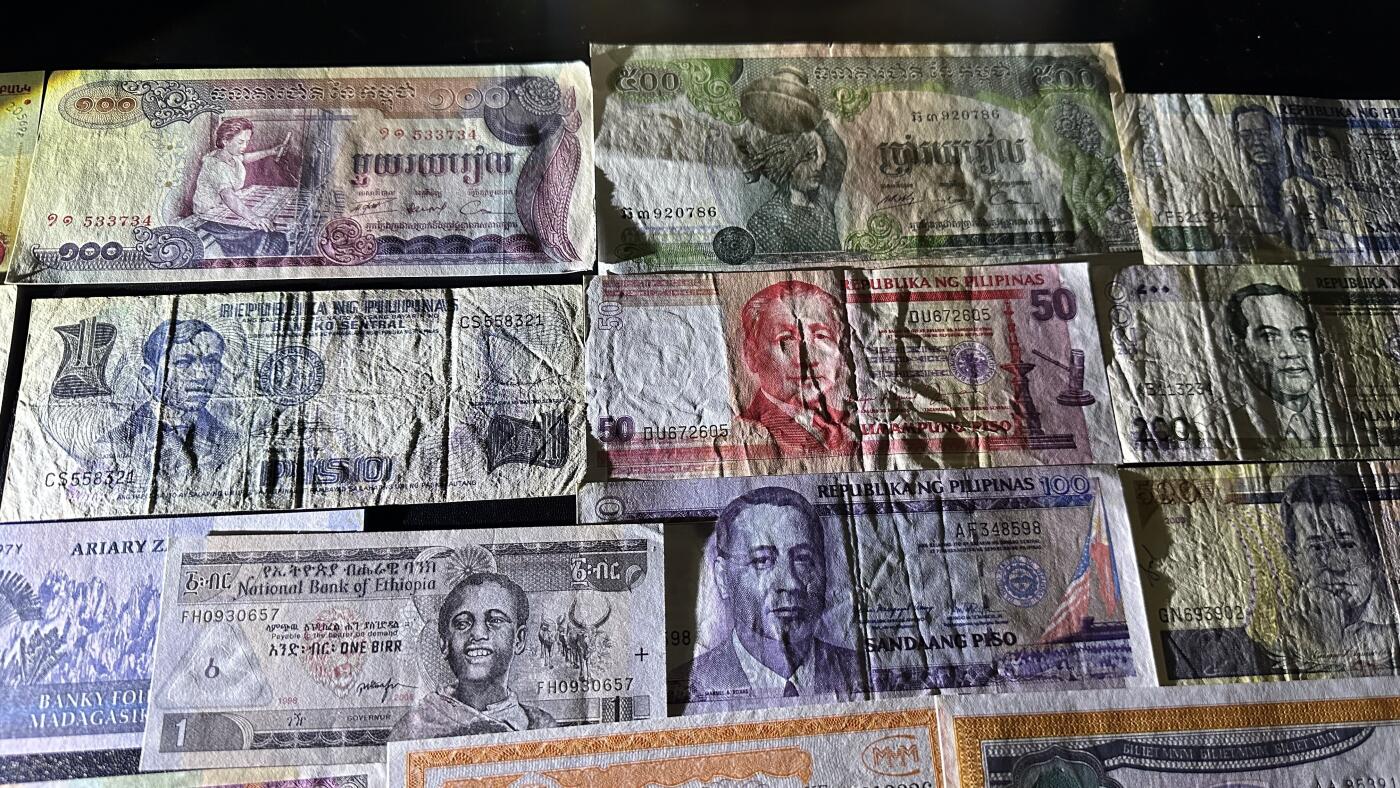 《外钞收藏家》第六百二十二期（精品场）（长期征集拍品、欢迎藏友们联系合作） 亚美尼亚、菲律宾、法国等20张一起 非全新 品相如图