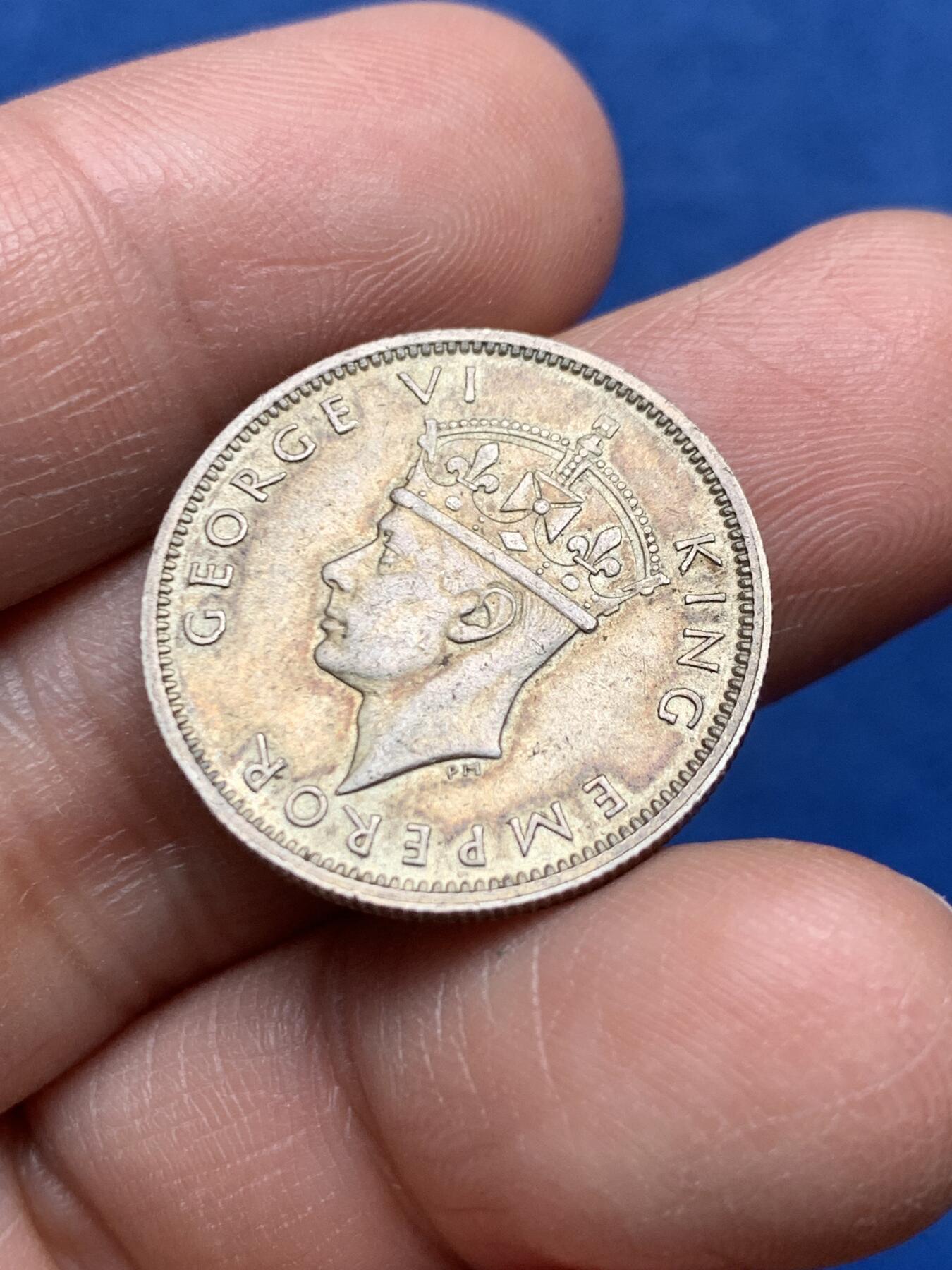 《竞宝斋》第475场 周日，周一 2场连拍 （全场包邮）欢迎送拍 南罗德西亚1942年乔治六世1先令银币 高银年份 包浆漂亮