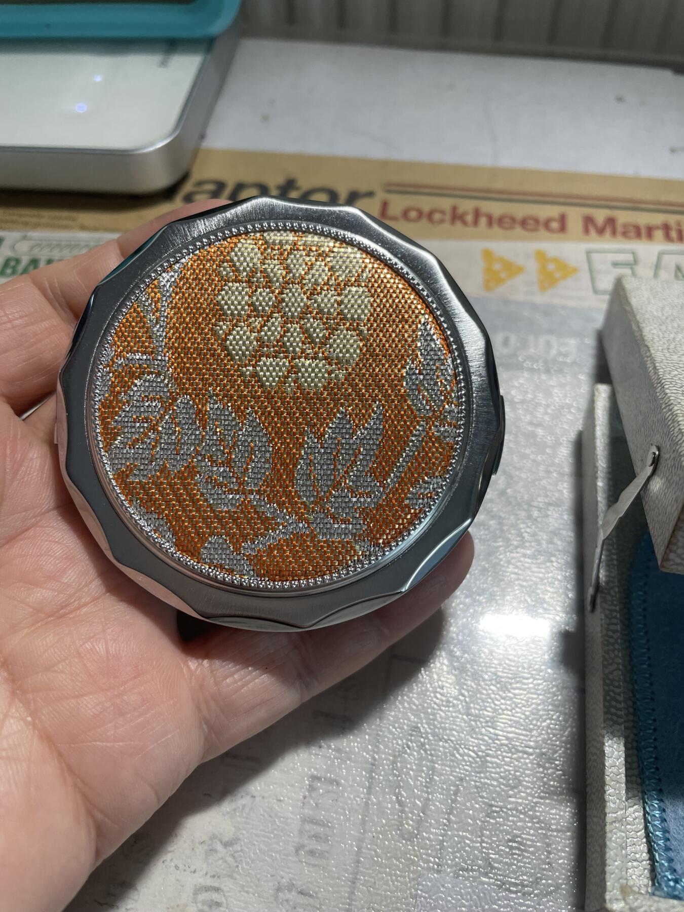 全新佐贺锦粉扑盒