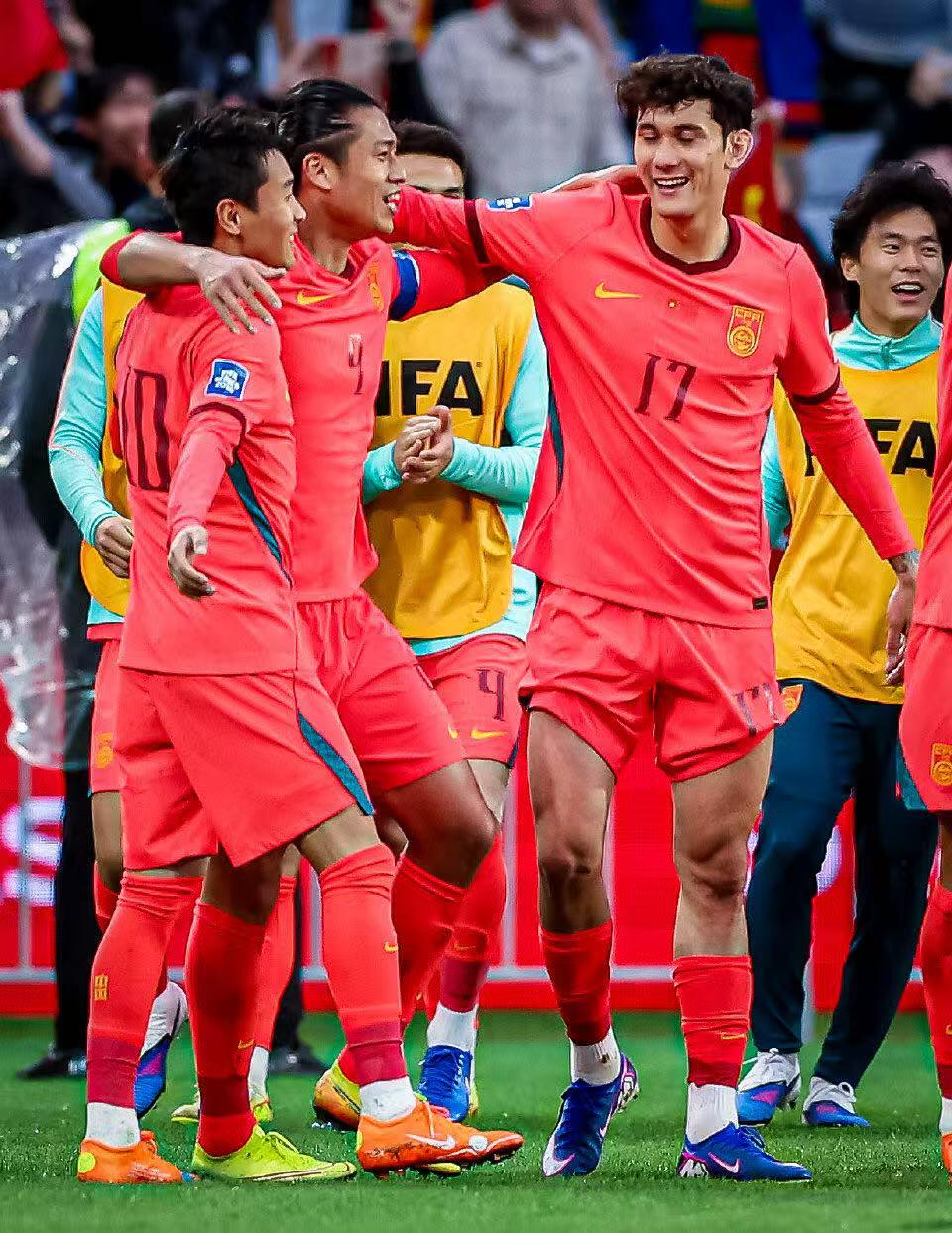 零元拍：国足队长，国安锋霸，张玉宁完美墨迹签名北京国安足球俱乐部官方鼠标垫，特别适合装裱收藏！！拍品不含装裱