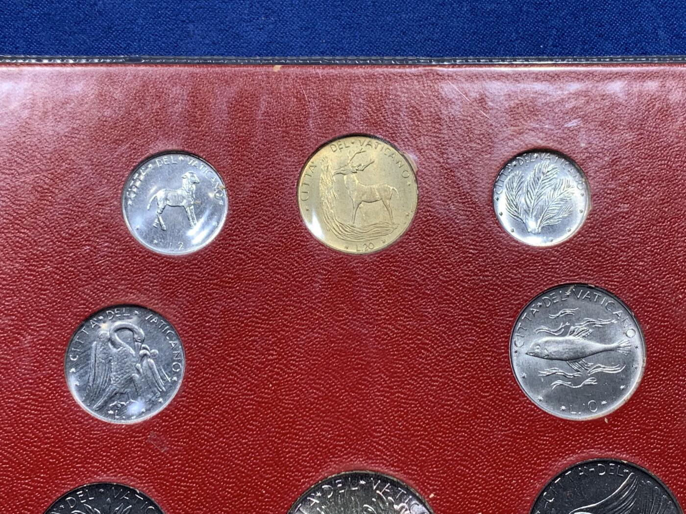 《竞宝斋》第475场 周日，周一 2场连拍 （全场包邮）欢迎送拍 梵蒂冈八枚装套币 带1枚500里拉银币