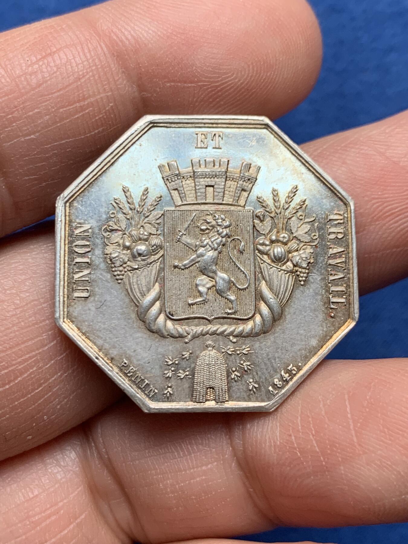 《竞宝斋》第475场 周日，周一 2场连拍 （全场包邮）欢迎送拍 法国1843年劳资调解委员会八角银质代币，手指ARGENT，12.85克，29.5mm