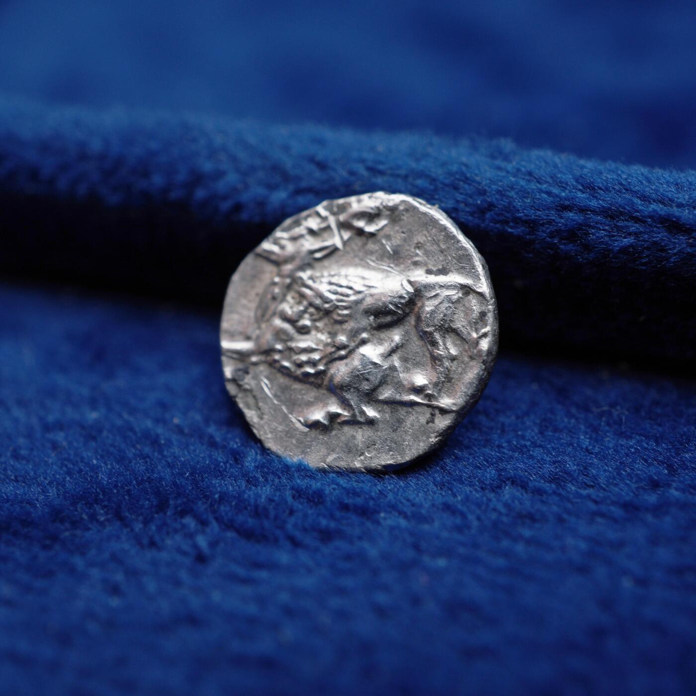 琋语集藏2026年04月欧洲古典打制币拍卖 古希腊西里西亚地区-巴力神与狮子捕鹿1奥波银币