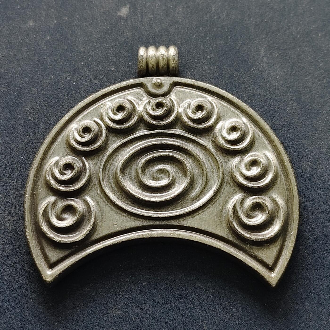 【全场包邮】纯粹捡漏拍516场【专场】 【杂件】月牙形卷纹挂件