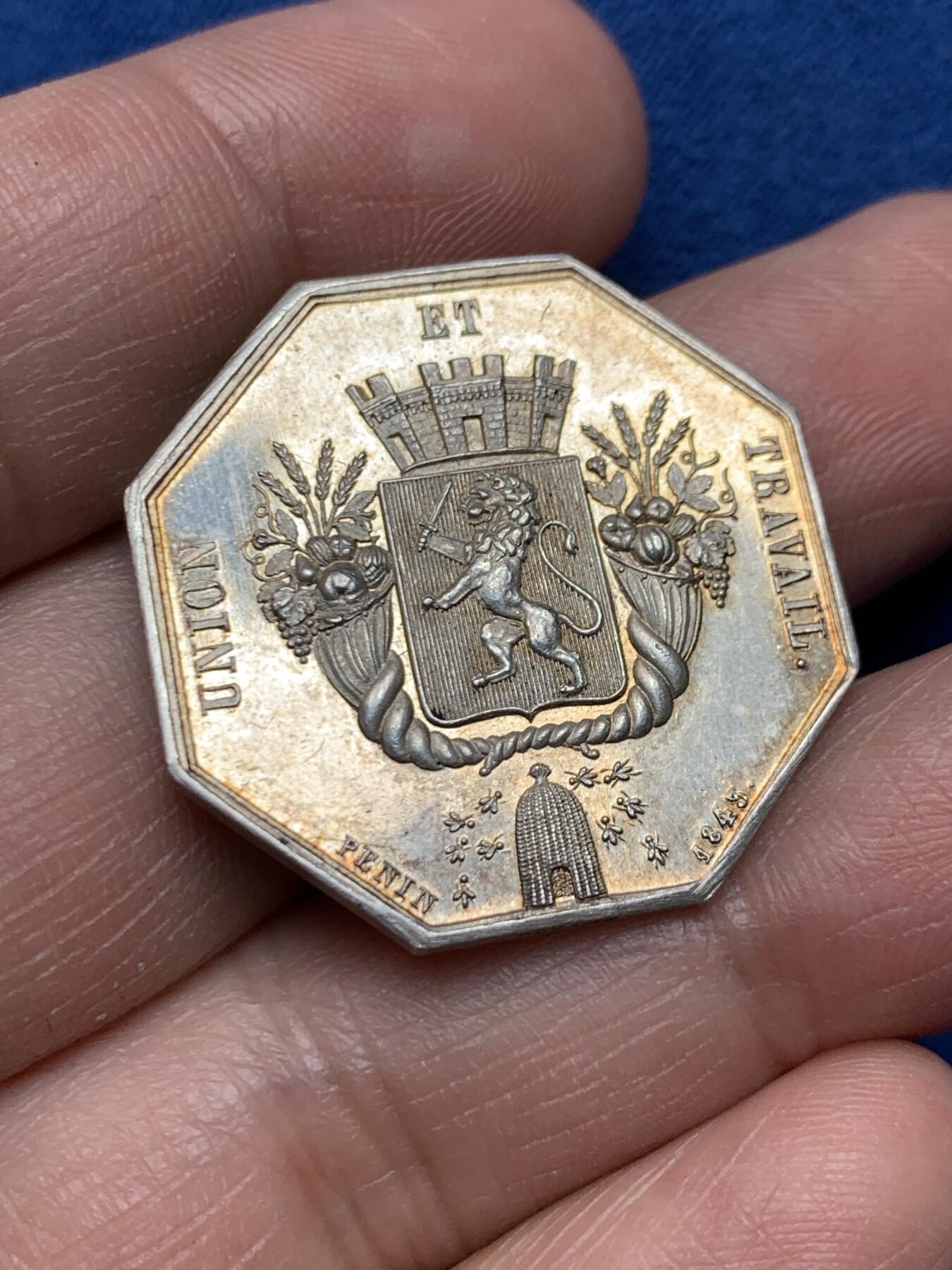 《竞宝斋》第475场 周日，周一 2场连拍 （全场包邮）欢迎送拍 法国1843年劳资调解委员会八角银质代币，手指ARGENT，12.85克，29.5mm