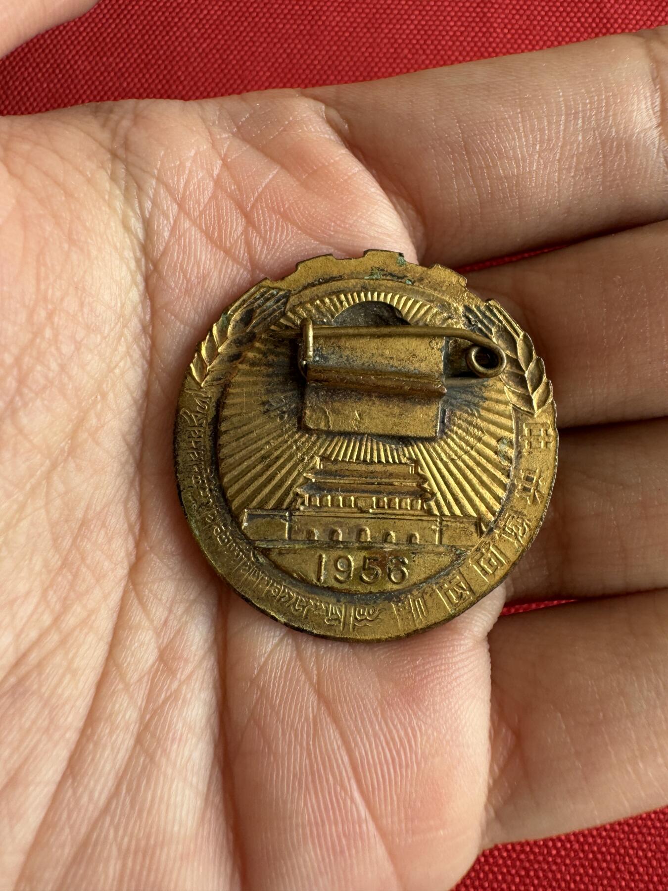 五哥徽章群   29号周日晚上八点4群联拍 铜章