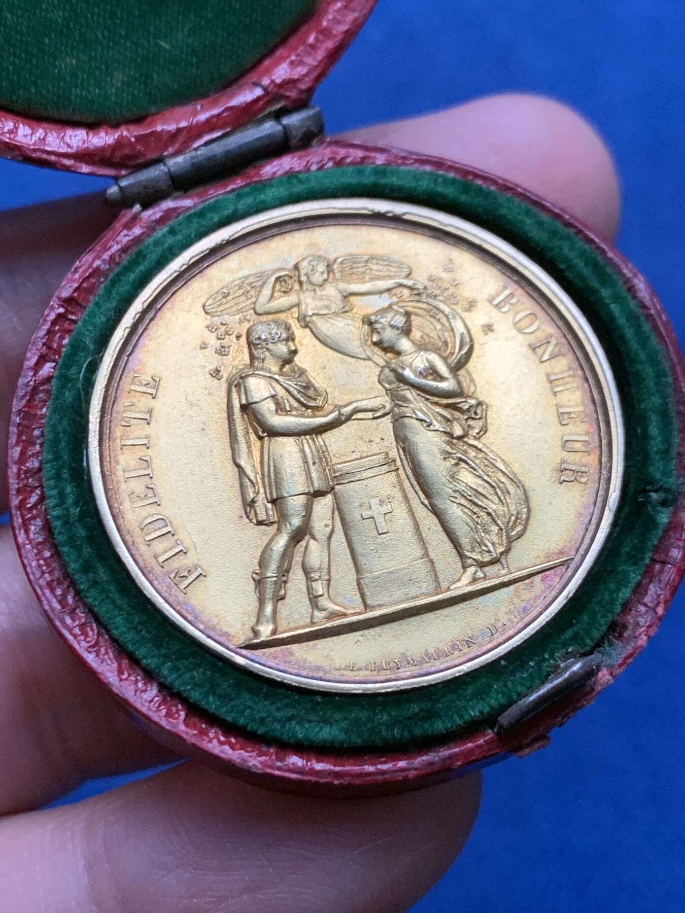 《竞宝斋》第475场 周日，周一 2场连拍 （全场包邮）欢迎送拍 法国婚礼镀金银章 15.6克 32.7mm 神灯边铭 带盒