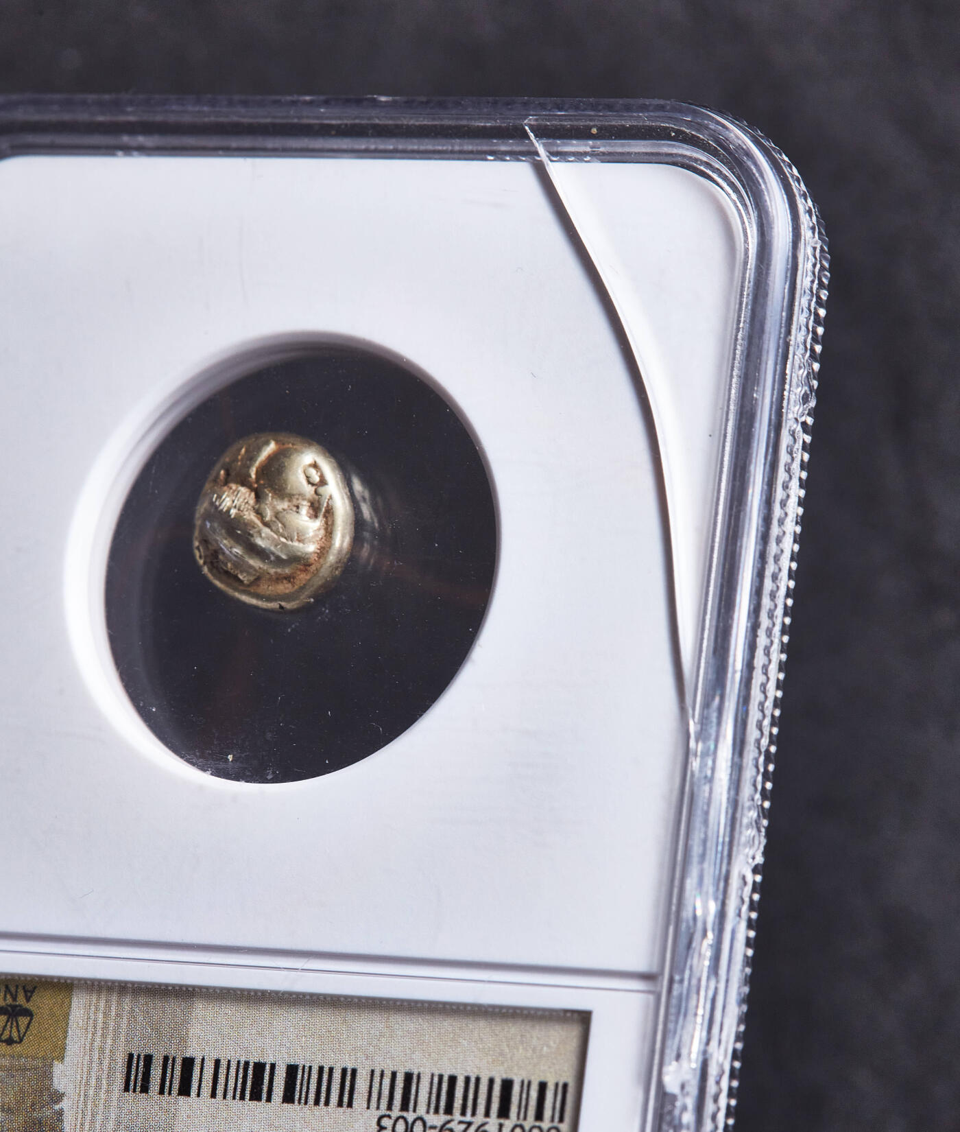 【俄甄集藏】2026年(050)04-01星期三 晚 19:30 全场包邮 古希腊爱奥尼亚地区福基亚城公元前387-前326年伊娥头像琥珀金币，NGC ChF(Str 5/5, Sur 5/5)，双5满分币，正面伊娥头像，背面是四格戳记，直径：11mm，重：2.52克，琥珀金极少有双五满分的，盒体有裂，见详图