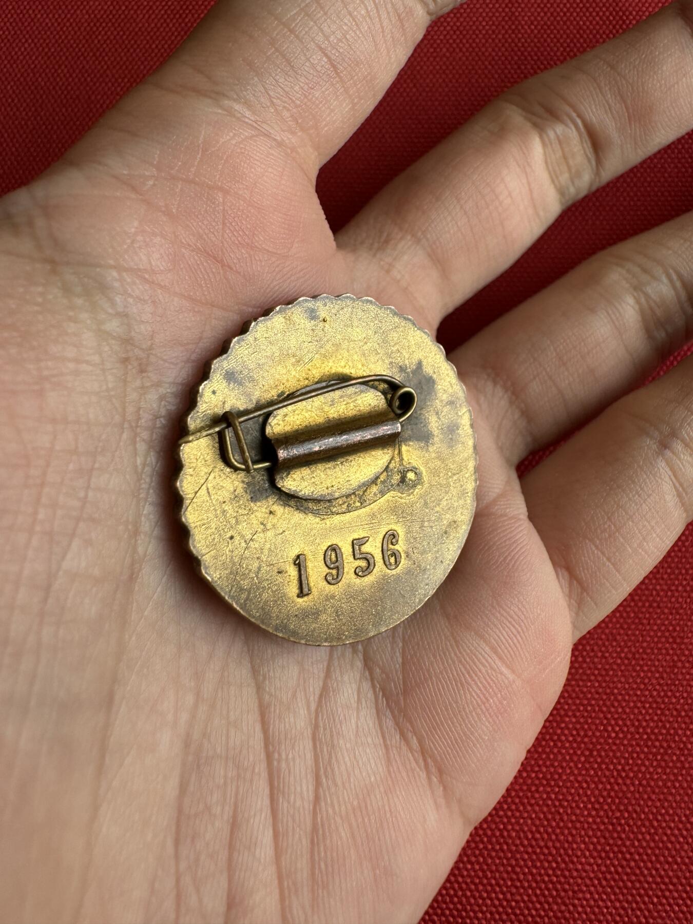 五哥徽章群   29号周日晚上八点4群联拍 铜章