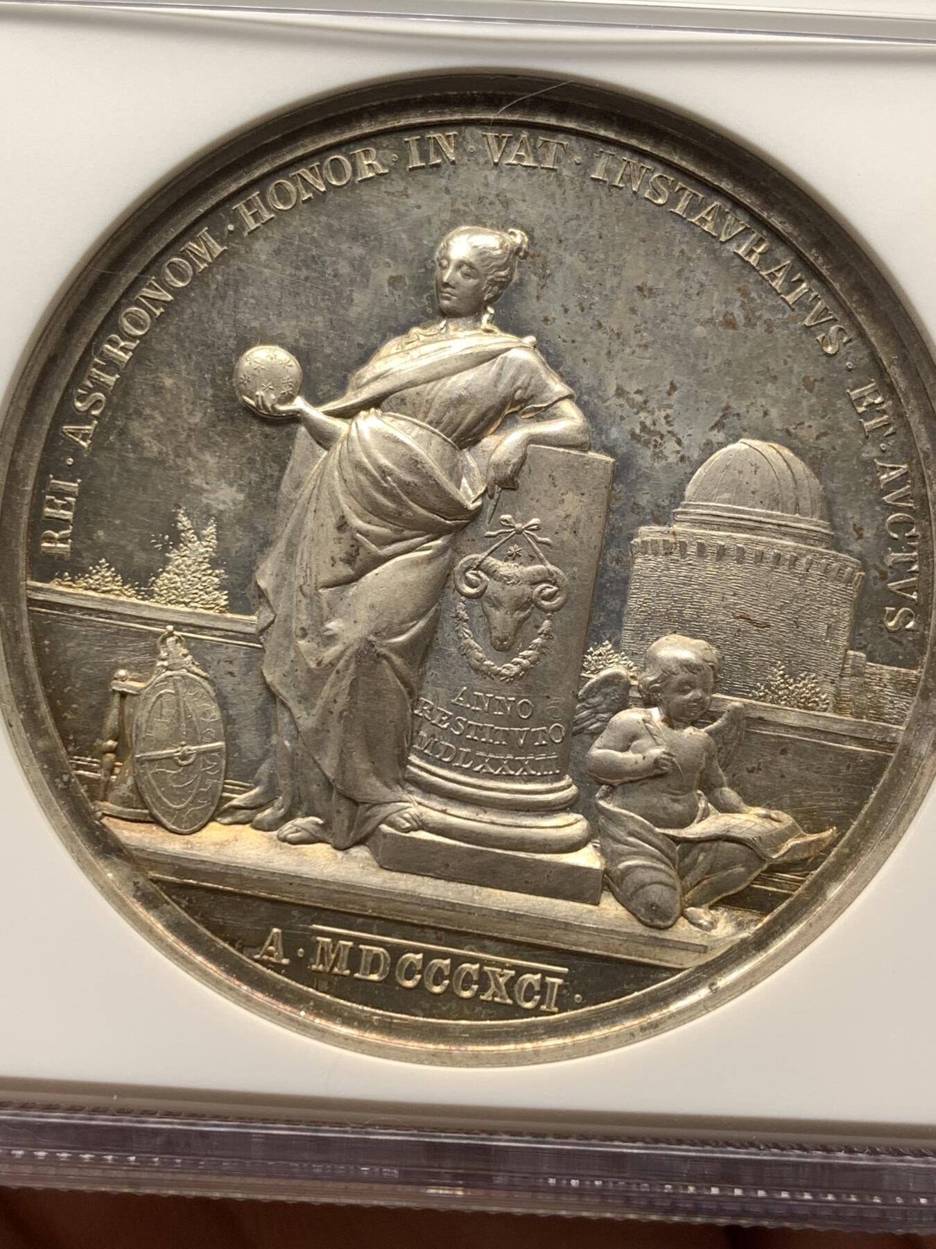 《竞宝斋》第475场 周日，周一 2场连拍 （全场包邮）欢迎送拍 NGC MS63 梵蒂冈1890教皇利奥十三世纪念银章 PL底板 包浆五彩 加厚盒