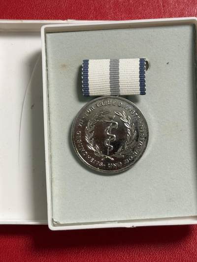 韵星假日军品类拍卖第50期 - 民主德国银级卫生与公共医疗忠诚服务奖章带原盒