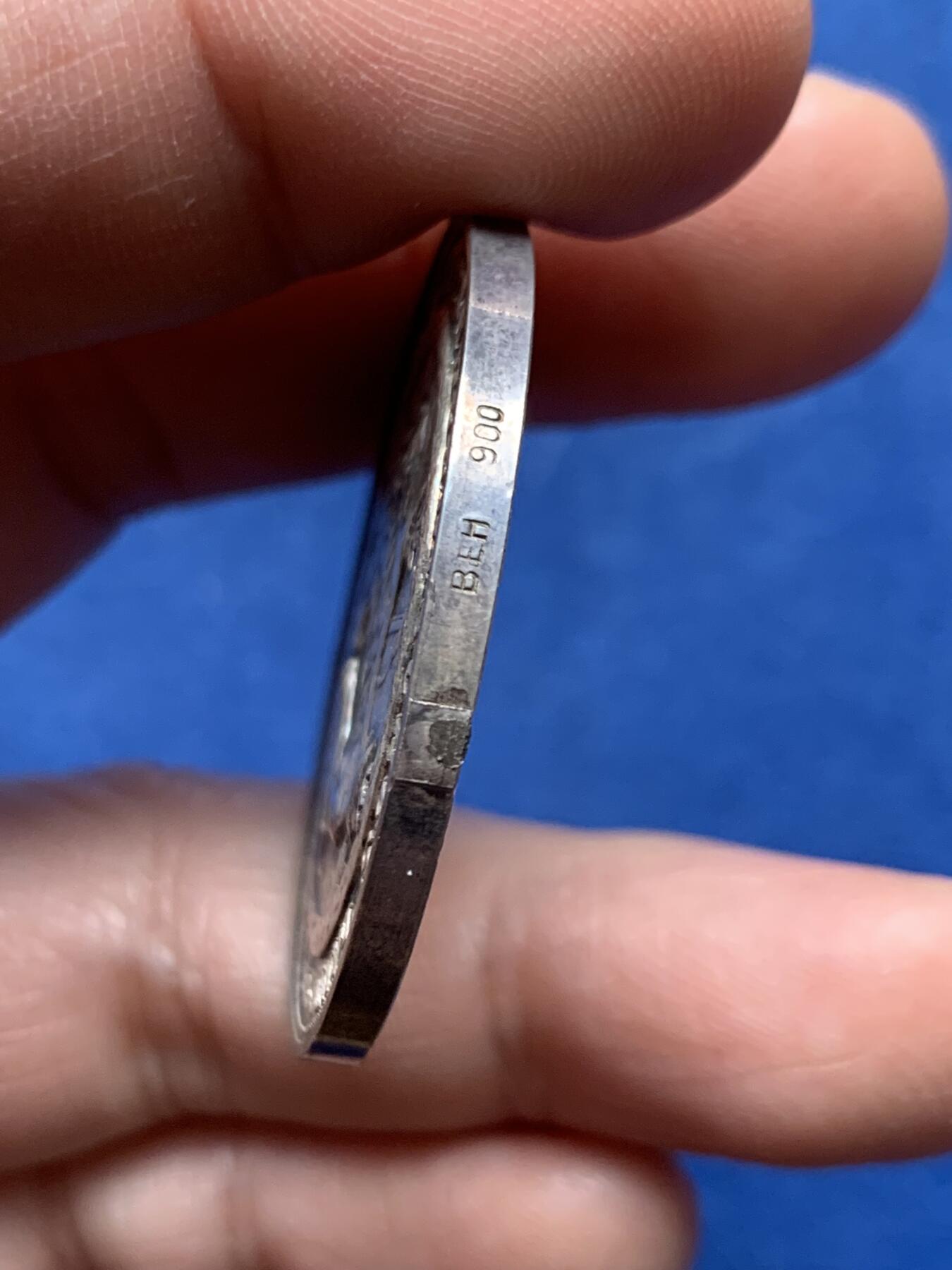 《竞宝斋》第475场 周日，周一 2场连拍 （全场包邮）欢迎送拍 1902年德国埃斯林根射击节银章 十分少见的小射击节 21.5克 37.8mm 边有打磨痕迹 细节见图