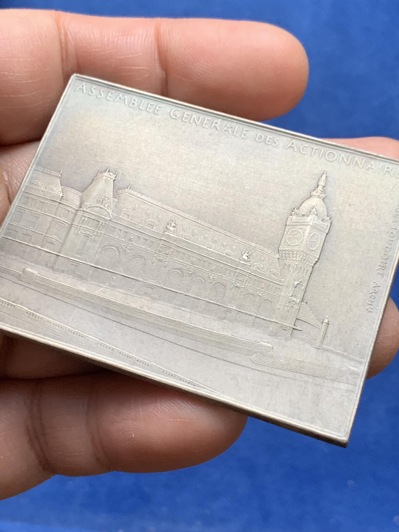 《竞宝斋》第475场 周日，周一 2场连拍 （全场包邮）欢迎送拍 名家罗蒂作 法国里昂地中海铁路公司股东大会纪念方型银章 60克 44.6*59mm 丰饶角银标 好品稀有 细节到位