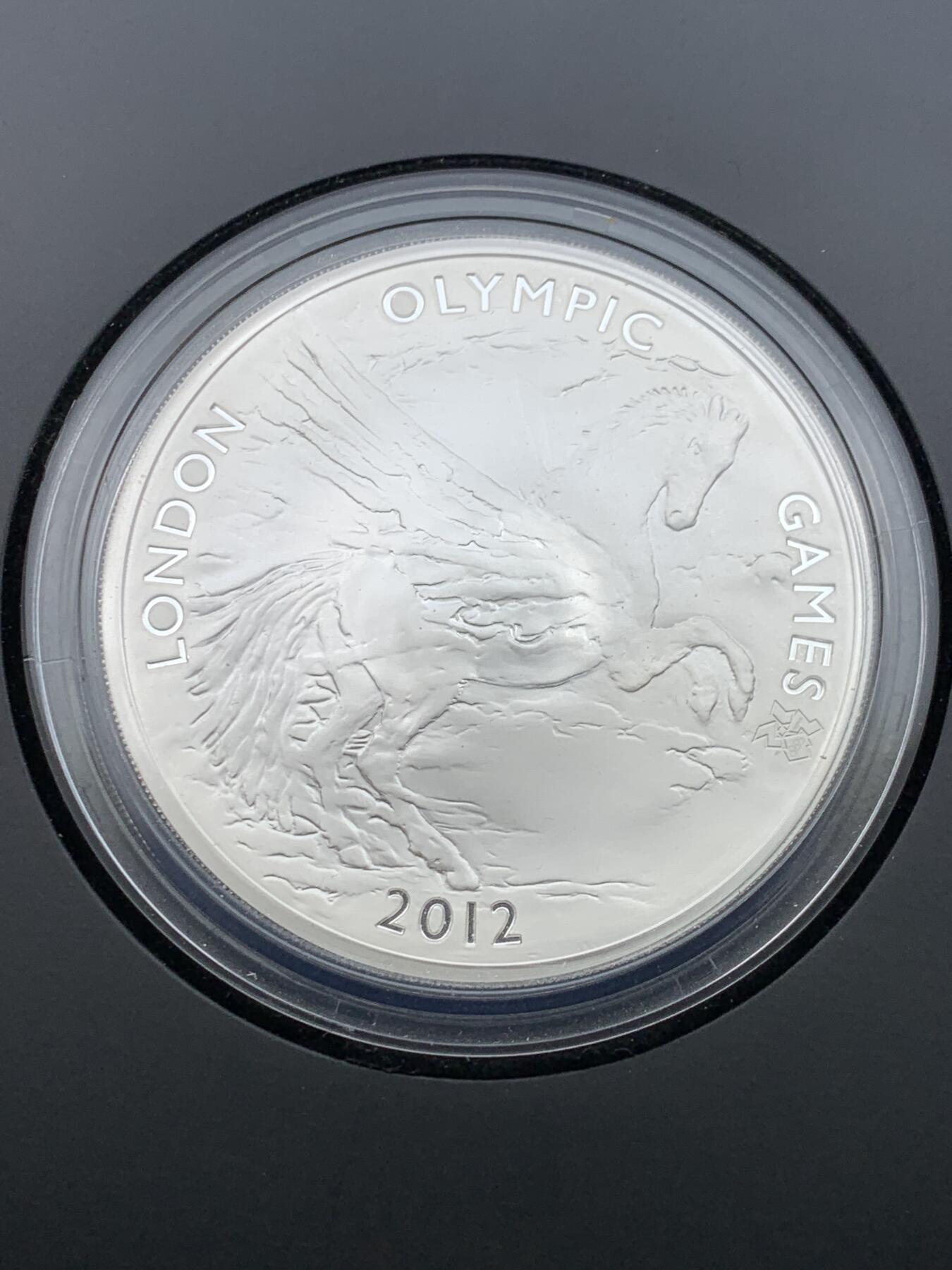 《竞宝斋》第475场 周日，周一 2场连拍 （全场包邮）欢迎送拍 英国2012年伦敦奥运会10英镑5盎司大银币 156.295克 999银