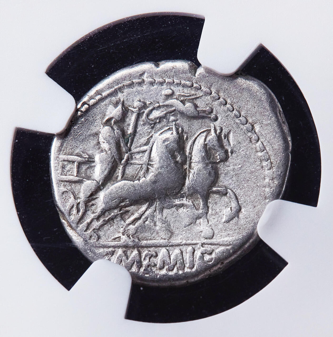 【俄甄集藏】2026年(050)04-01星期三 晚 19:30 全场包邮 古罗马共和国公元前87年农业之神萨图恩1第纳尔美神维纳斯驾马车与爱神丘比特银币，NGC ChF，罗马造币厂打制，正面罗马农业之神萨图恩，背面美神维纳斯驾马车，小爱神丘比特向她飞来，稀有品种