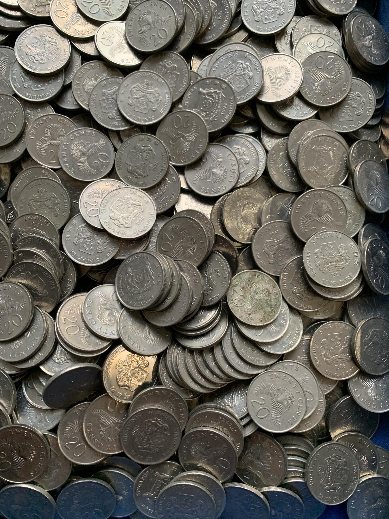 《竞宝斋》第475场 周日，周一 2场连拍 （全场包邮）欢迎送拍 新加坡零钱 20分1000枚硬币，重量4500克，一枚4.5克，面值200新加坡元！汇率值近千元人民币！