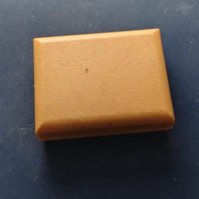 【全场包邮】纯粹捡漏拍516场【专场】 - 【杂件】日本镶嵌珊瑚袖钉-带盒