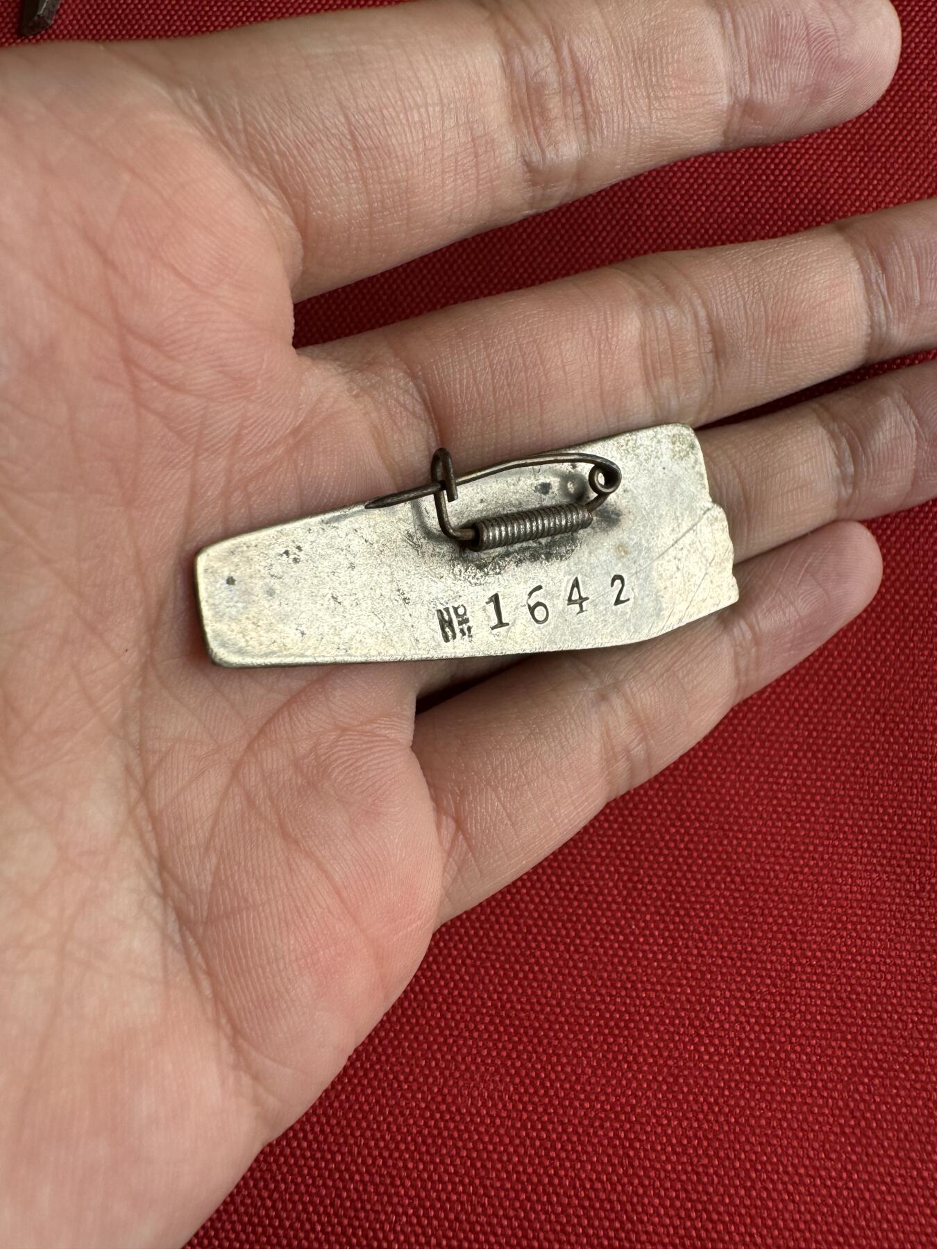 五哥徽章群   29号周日晚上八点4群联拍 铜章