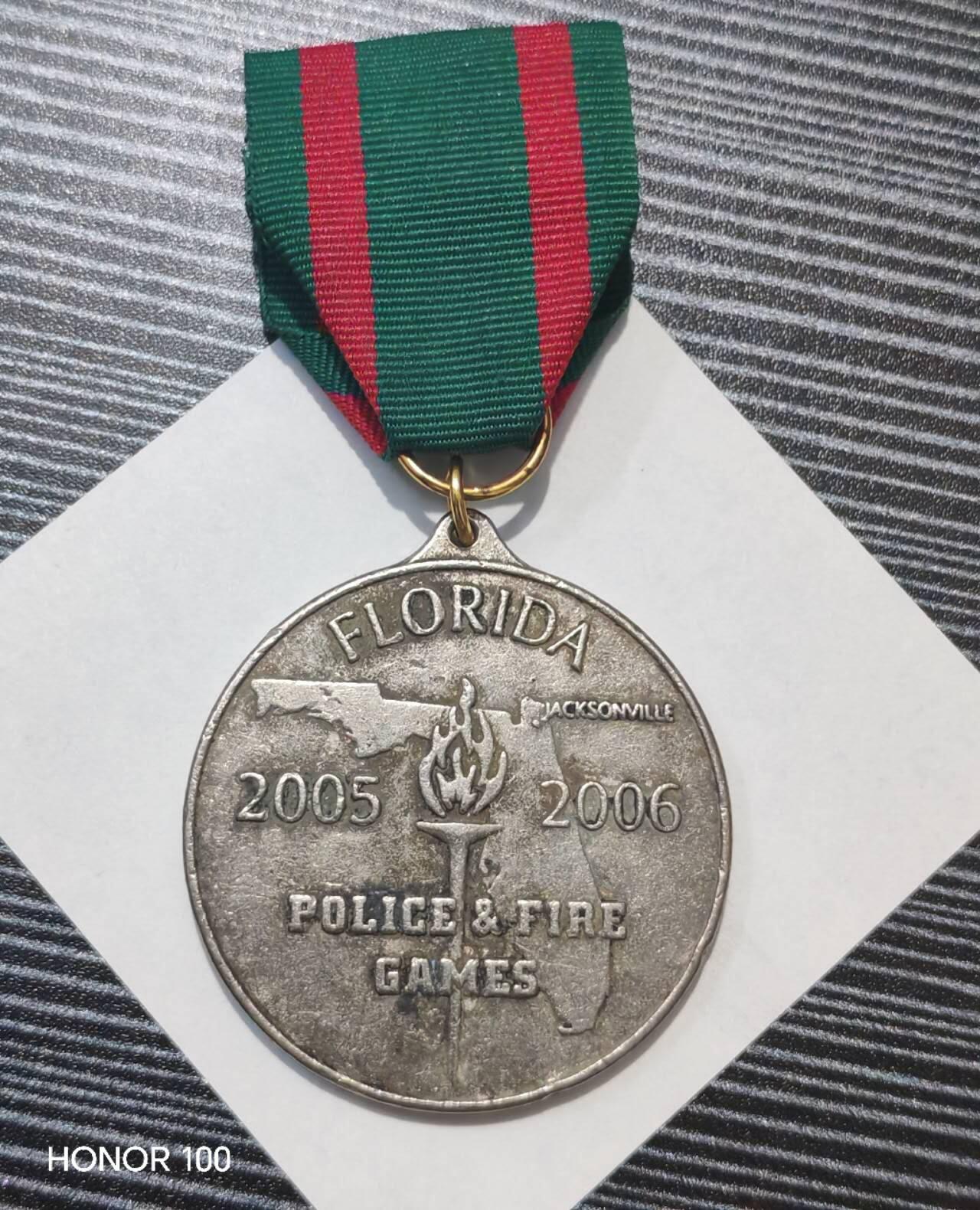 纪念章/纪念币 Jeep 赞助的佛罗里达警察与消防运动会（Florida Police & Fire Games）纪念奖章，用于表彰参赛的警务和消防人员。