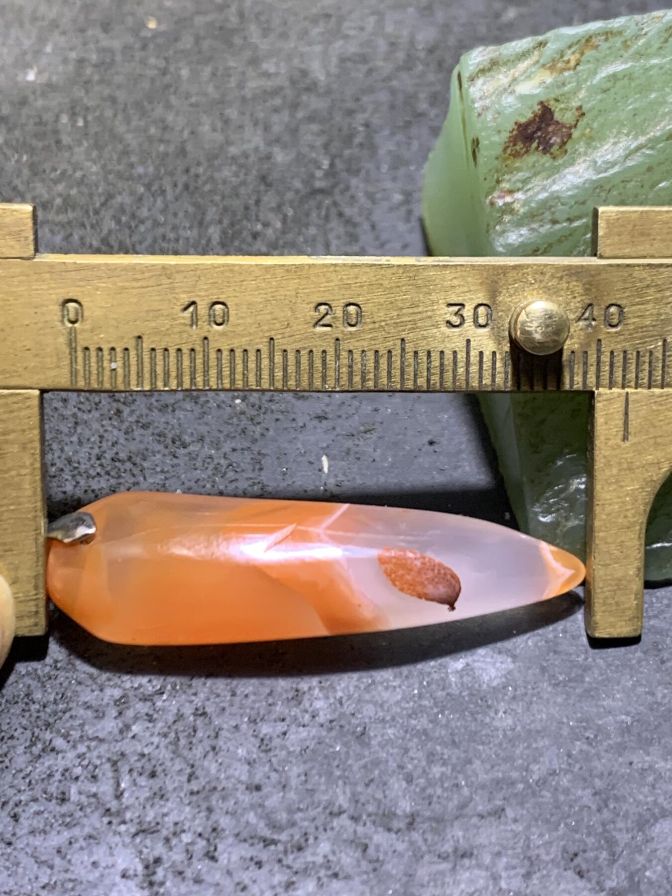 南红玛瑙荔枝冻飘火焰纹随形牙通货吊坠一个，