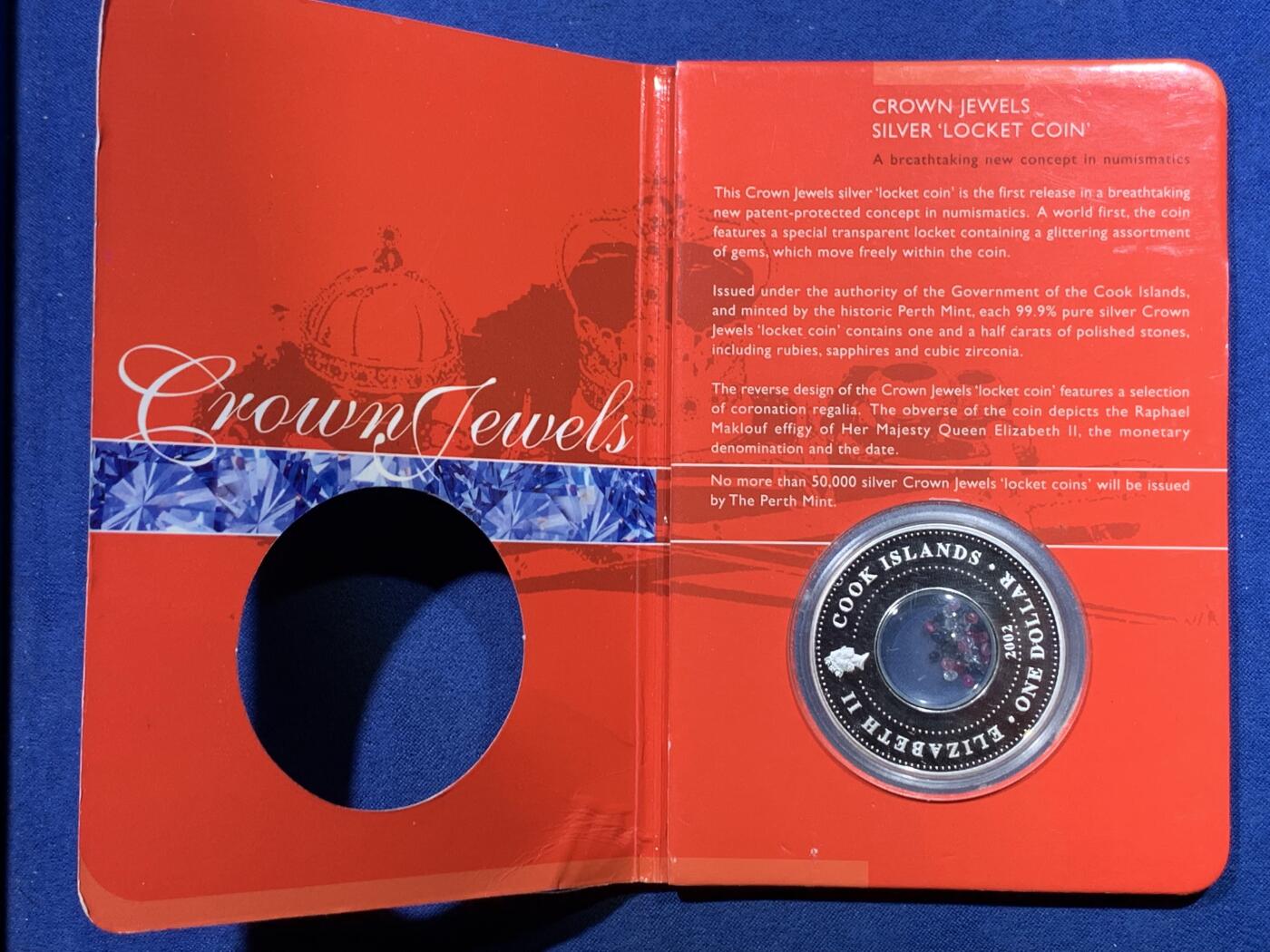 《竞宝斋》第475场 周日，周一 2场连拍 （全场包邮）欢迎送拍 卡装 库克群岛2002年皇冠珠宝1美元银币，999银，重24.875克，（中心为各类宝石切割)，发行量5万枚。细节见图