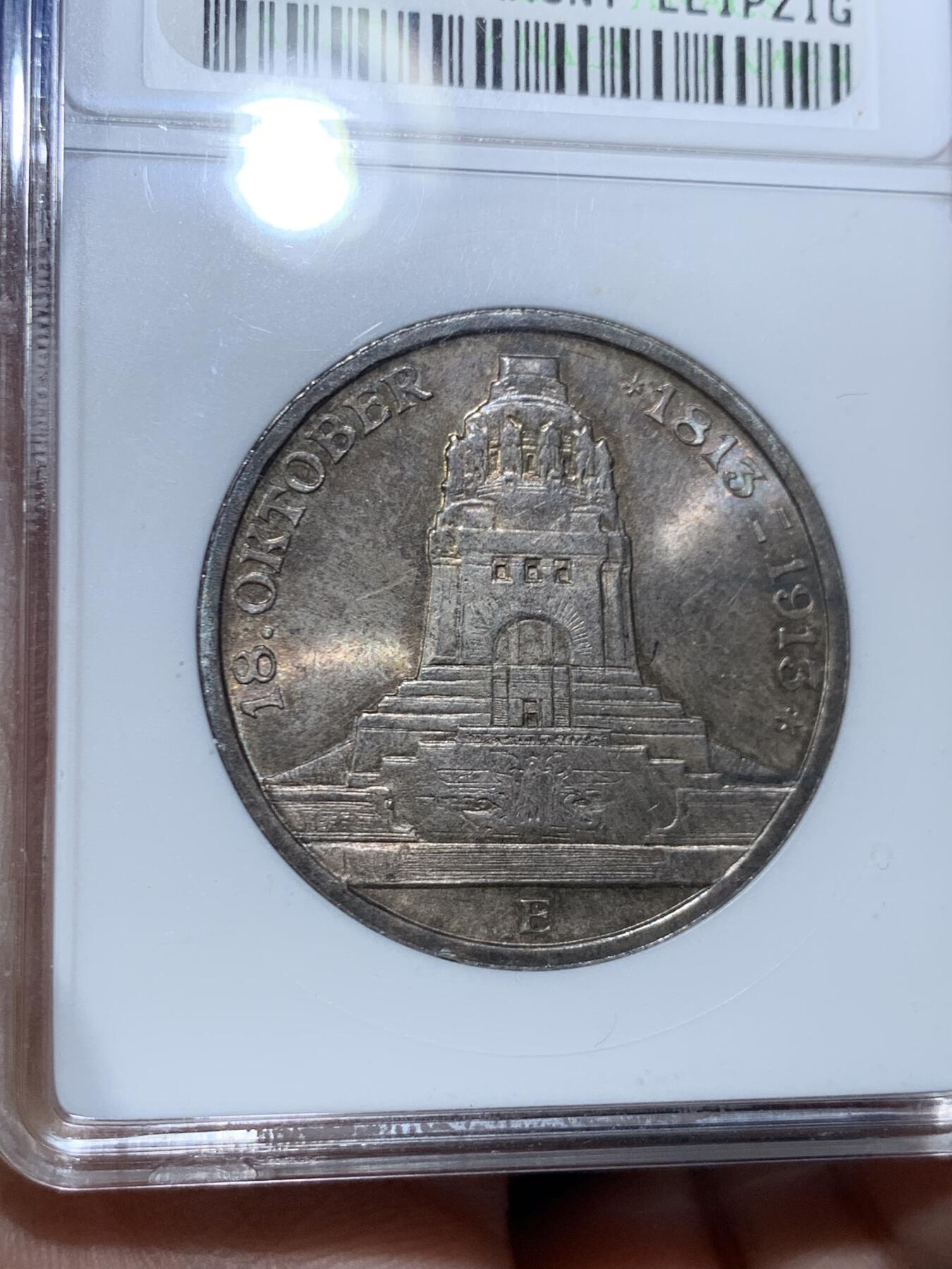 《竞宝斋》第475场 周日，周一 2场连拍 （全场包邮）欢迎送拍 ANACS MS65 德国 1913年 建功碑 3马克 银币 双面五彩包浆 小白盒的德系币相对较少 高分+好状态+绝版盒 收藏佳品