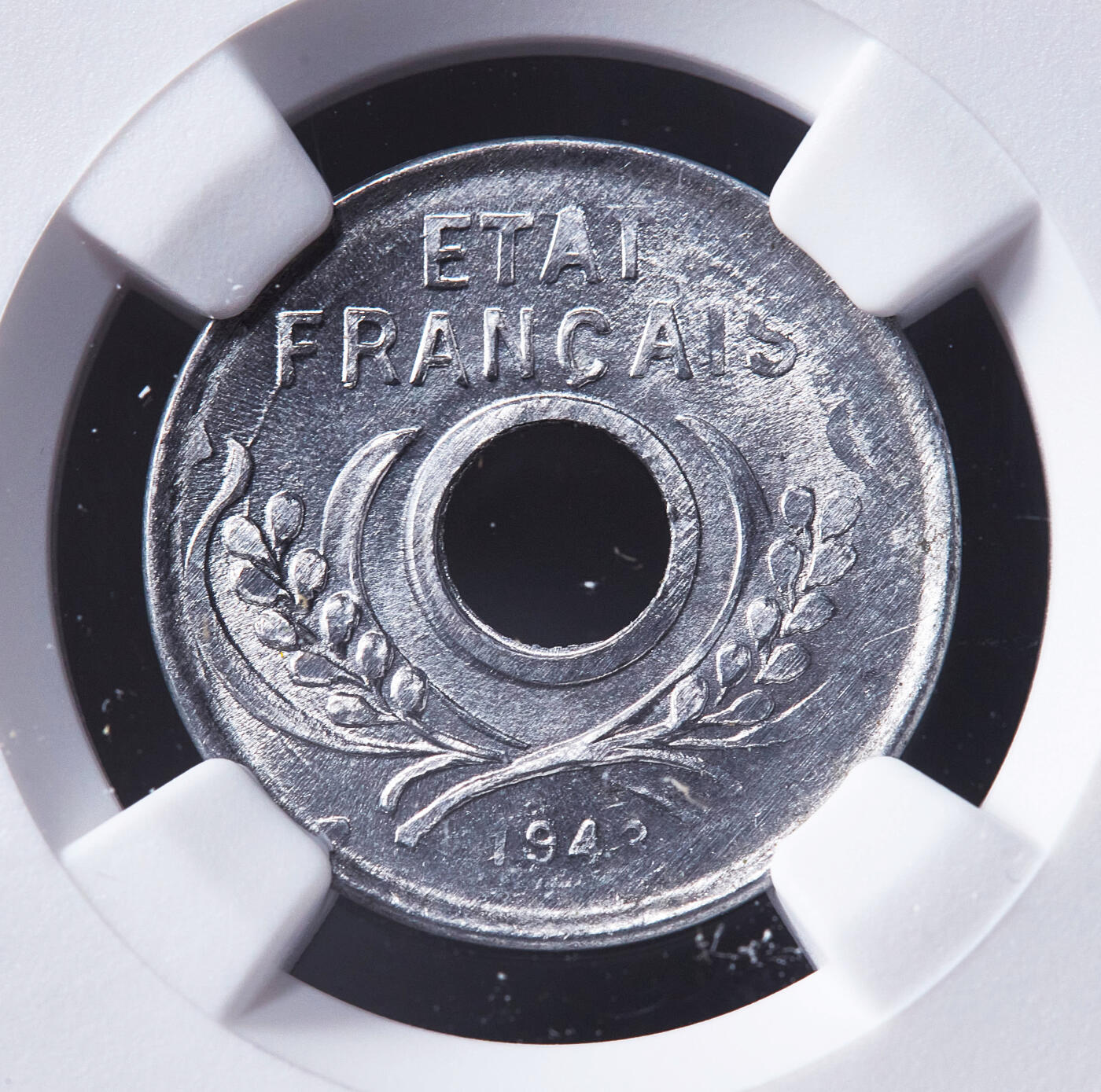 【俄甄集藏】2026年(050)04-01星期三 晚 19:30 全场包邮 法属印度支那1943年中孔5分铝币，NGC MS65，转光品相