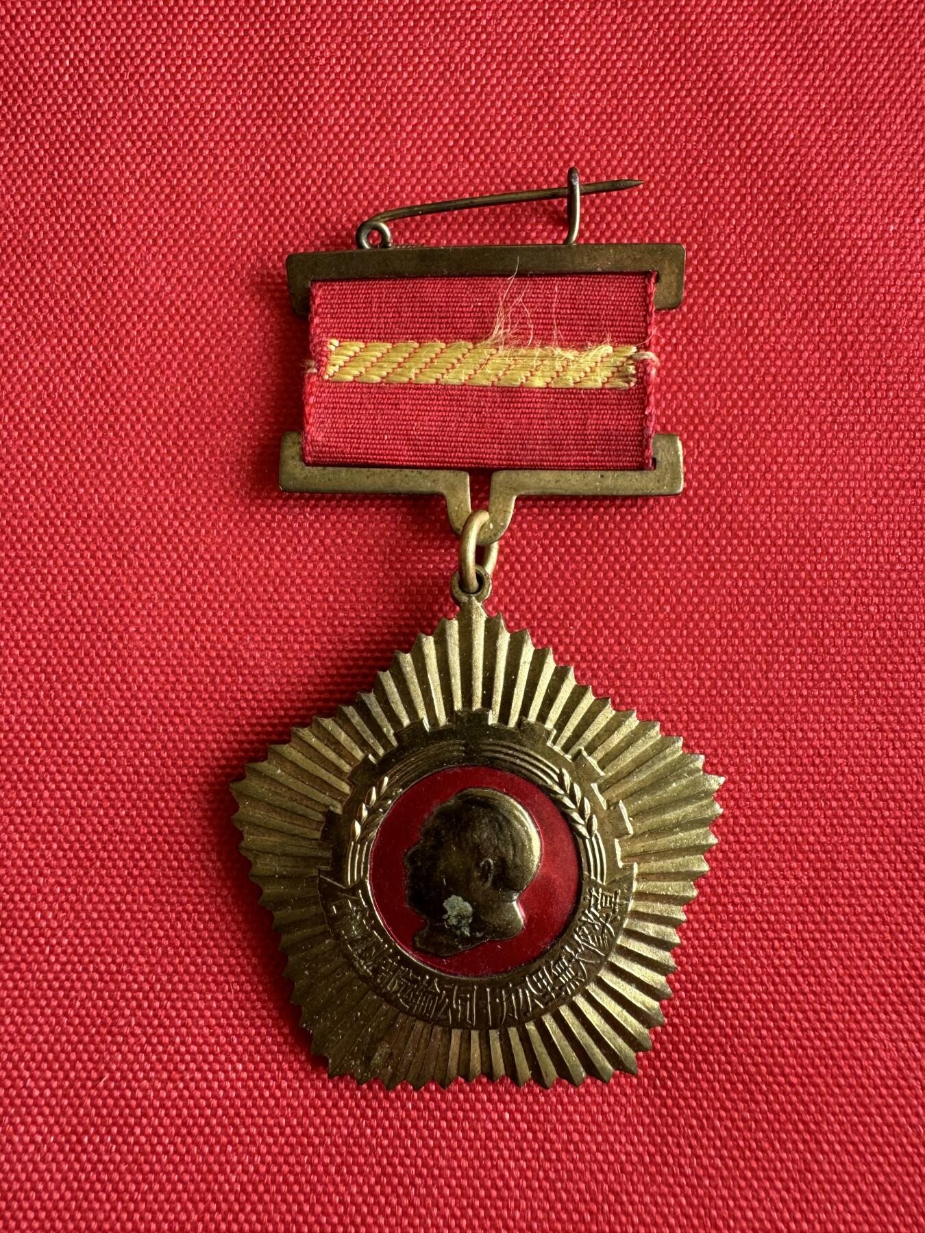 五哥徽章群   29号周日晚上八点4群联拍 铜章