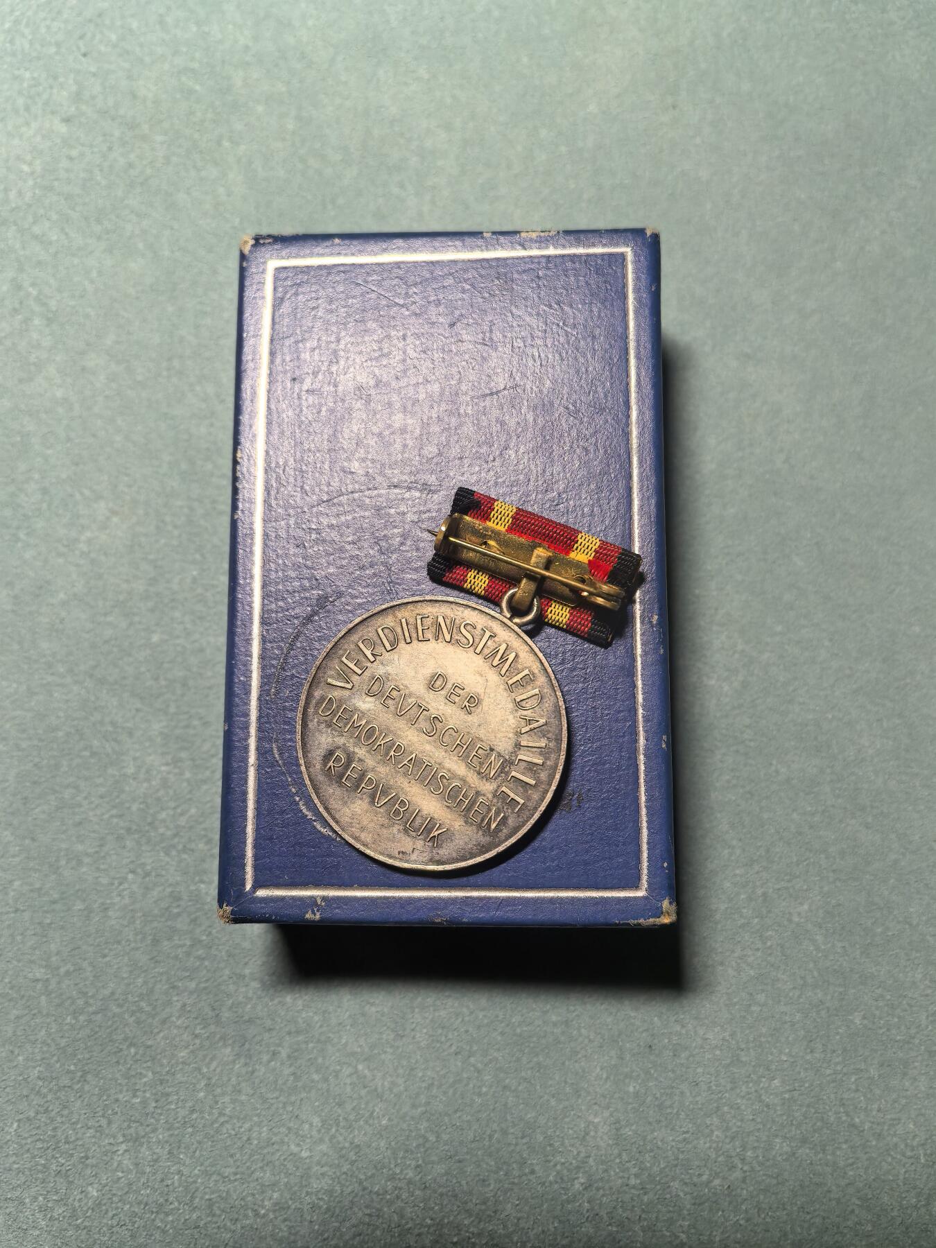 盛世勋华——号角文化勋章邮票专场拍卖第311期 东德国家功勋奖章 原盒带略