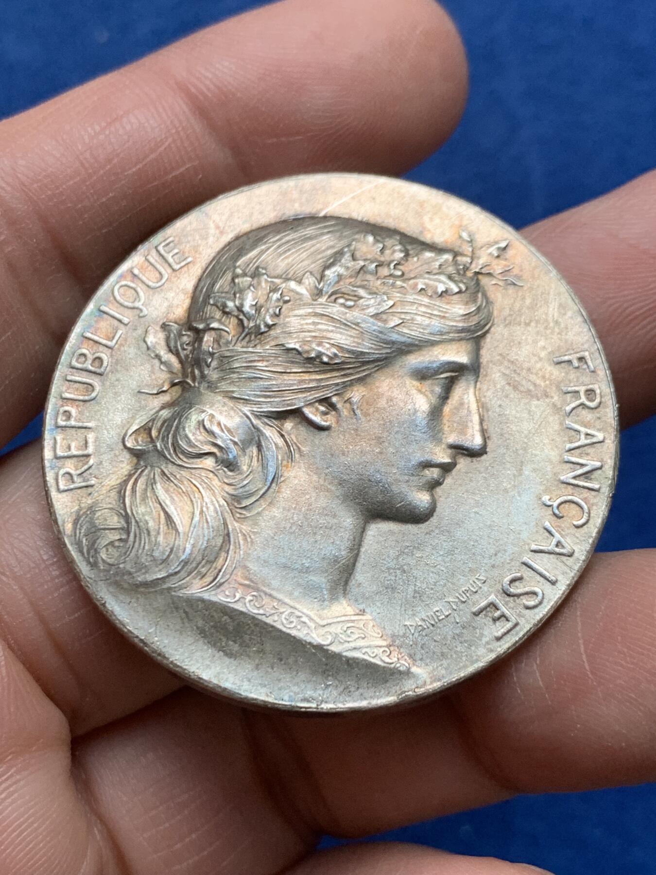 《竞宝斋》第475场 周日，周一 2场连拍 （全场包邮）欢迎送拍 法国下塞纳省玛丽安娜女神银章 39.5克 41.1mm 丰饶角银 带原盒 盒子有损