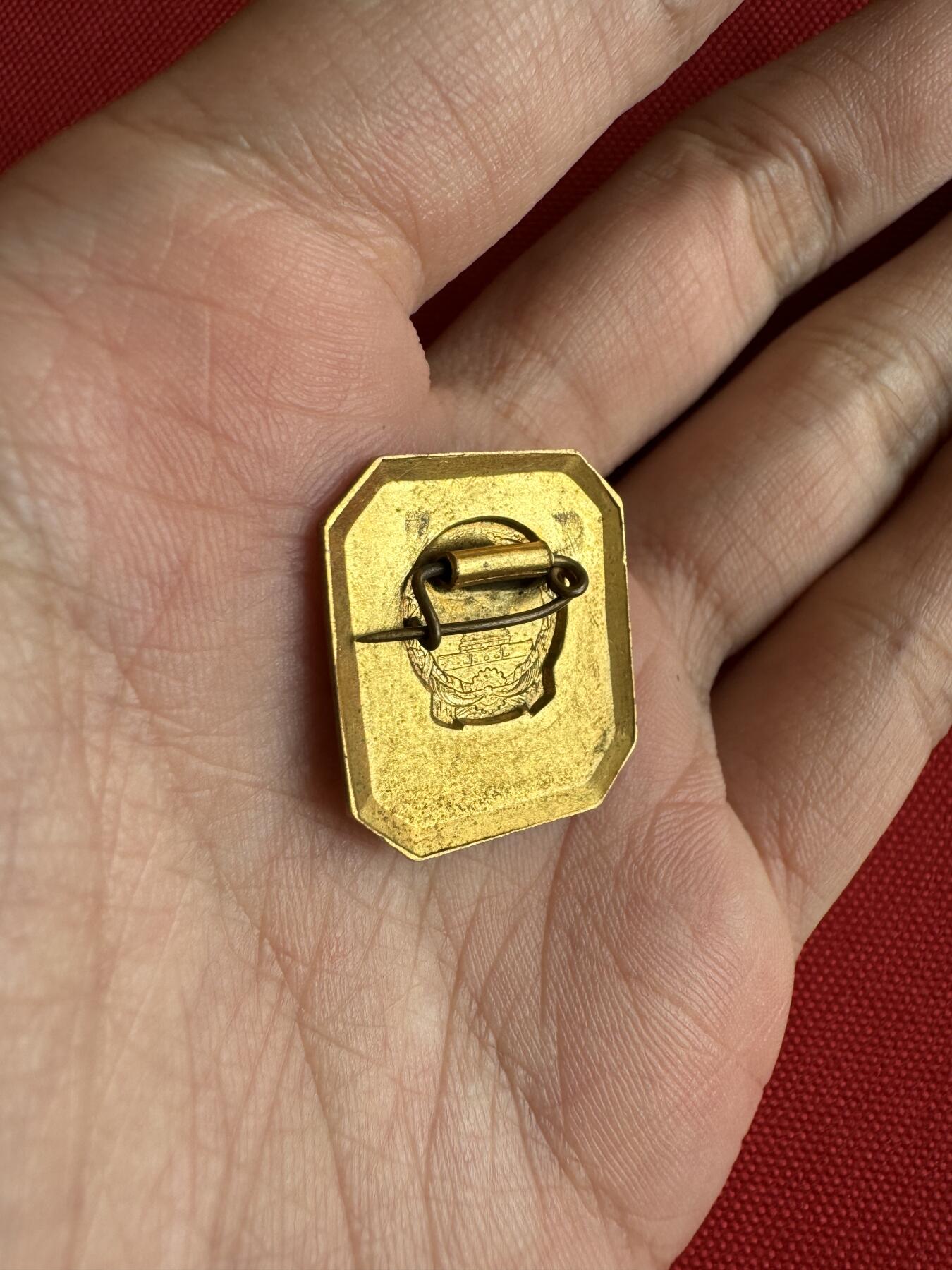 五哥徽章群   29号周日晚上八点4群联拍 铜章