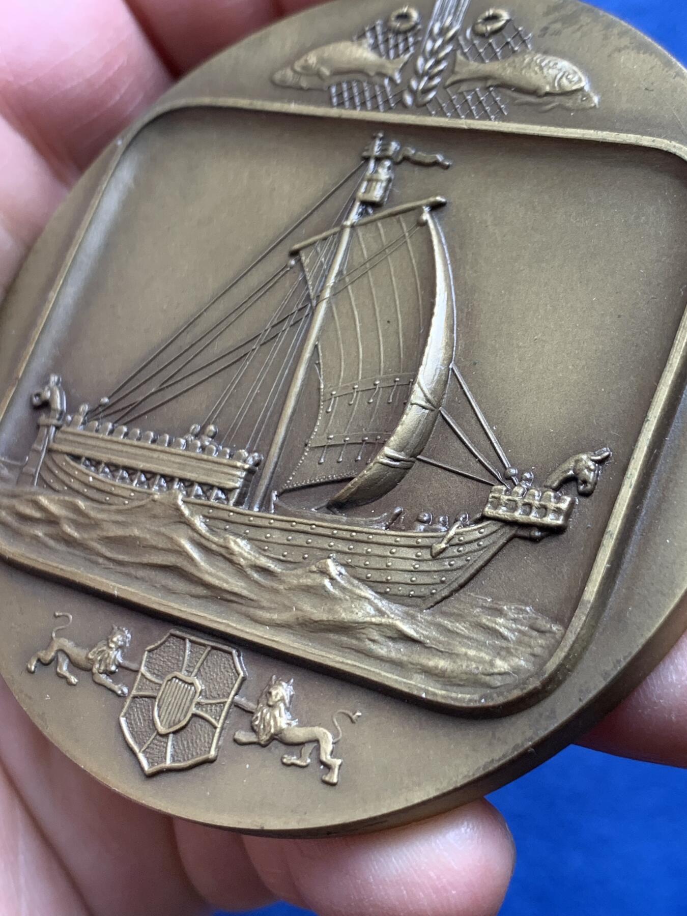 《竞宝斋》第475场 周日，周一 2场连拍 （全场包邮）欢迎送拍 葡萄牙铜章 未知年份 航海主题船的历史第13枚 丹麦古代帆船 背面底边有磨损痕迹 直径69.7mm 重量149g