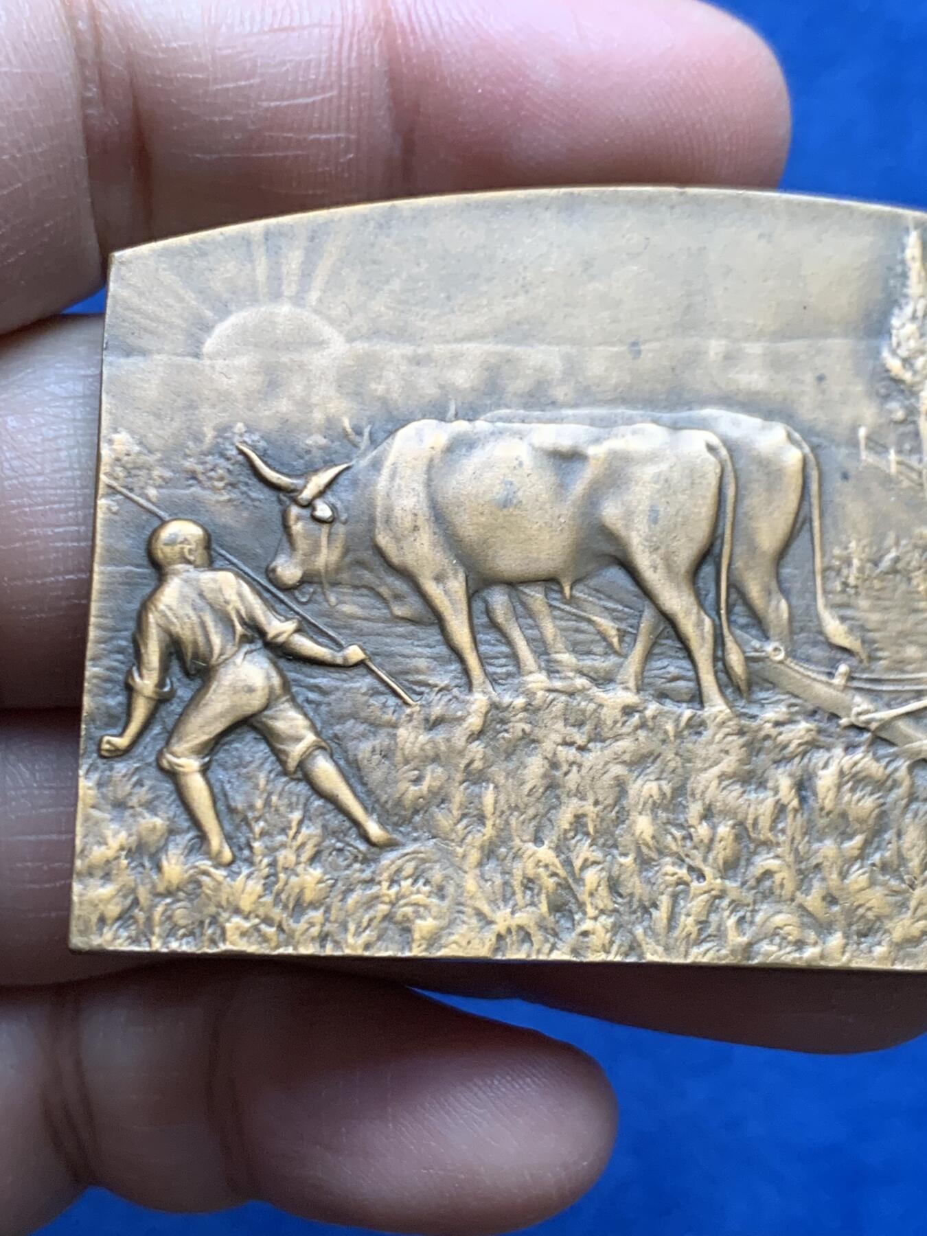 《竞宝斋》第475场 周日，周一 2场连拍 （全场包邮）欢迎送拍 法国田园风光-农忙耕作方型大铜章 92.6克 43*69.2mm 丰饶角铜标