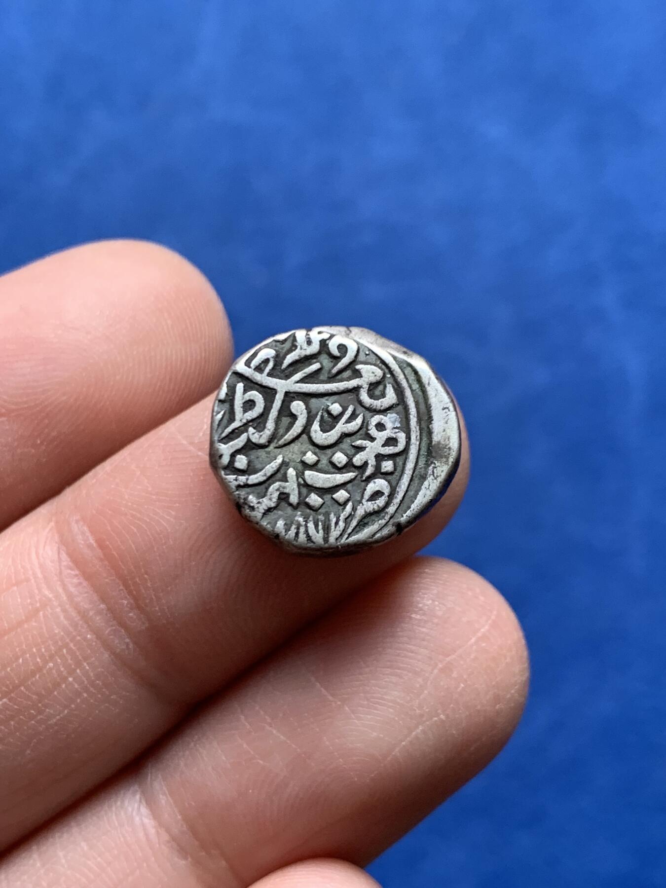 《竞宝斋》第475场 周日，周一 2场连拍 （全场包邮）欢迎送拍 印度卡其邦1862（1920）年1/2kori银币，重约4.6克，少见小面值，年份清晰