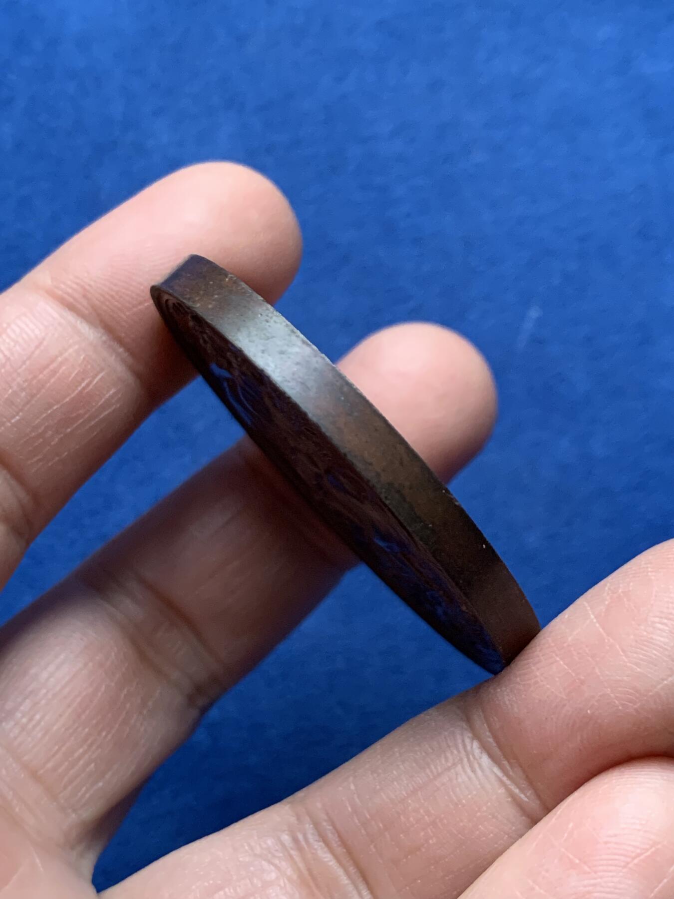 《竞宝斋》第475场 周日，周一 2场连拍 （全场包邮）欢迎送拍 英国20世纪初伦敦理工技术学院圣乔治屠龙铜奖章，上书铭文“主即吾等之力量”，授予建筑绘图比赛的冠军S.T.PUZEY。43.6克，44.7mm。