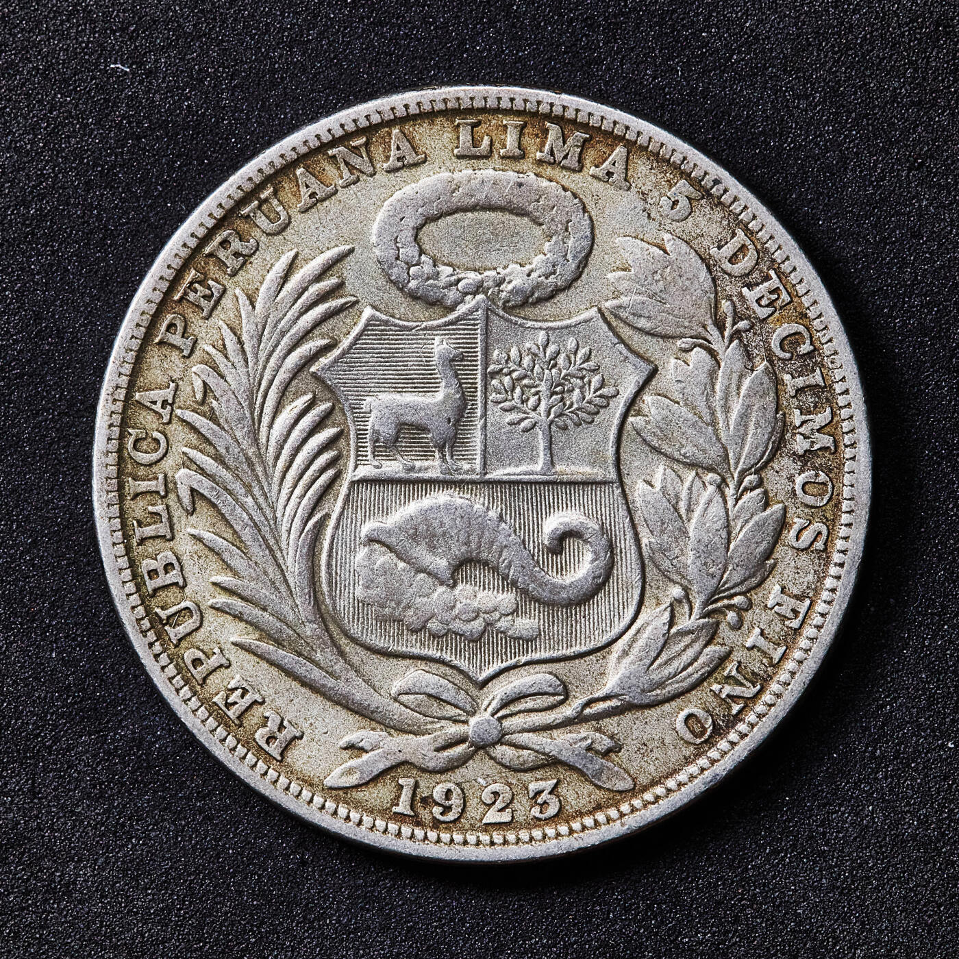 【俄甄集藏】2026年(050)04-01星期三 晚 19:30 全场包邮 秘鲁1923年女神坐像1索尔大银币，黄油彩包浆，重25克，500银