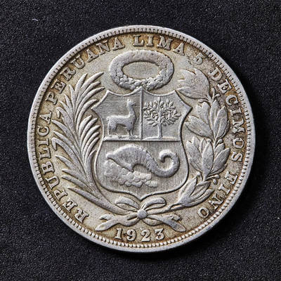 【俄甄集藏】2026年(050)04-01星期三 晚 19:30 全场包邮 - 秘鲁1923年女神坐像1索尔大银币，黄油彩包浆，重25克，500银