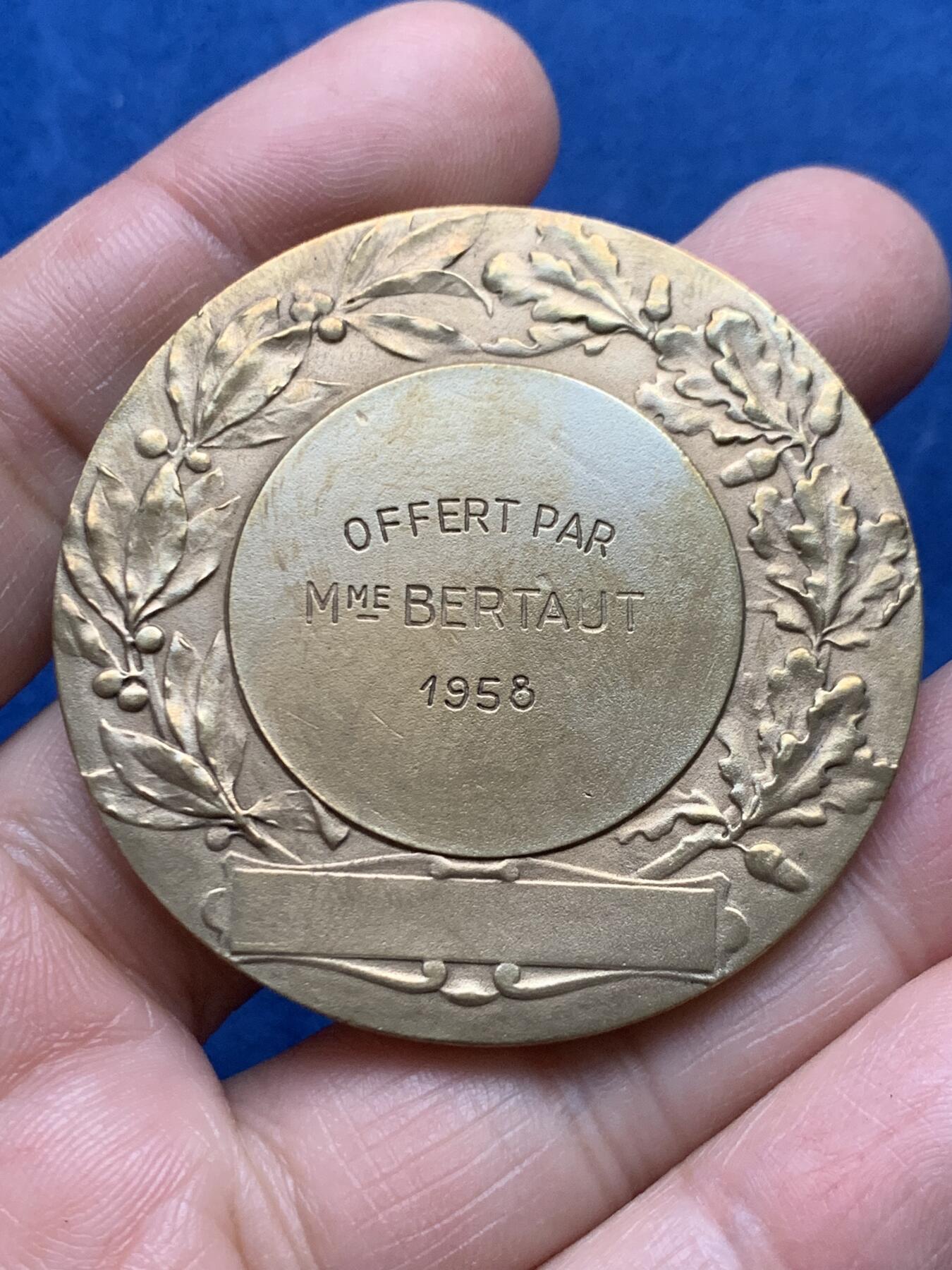 《竞宝斋》第475场 周日，周一 2场连拍 （全场包邮）欢迎送拍 法国狩猎者纪念铜章 50.2克 49.3mm 带盒