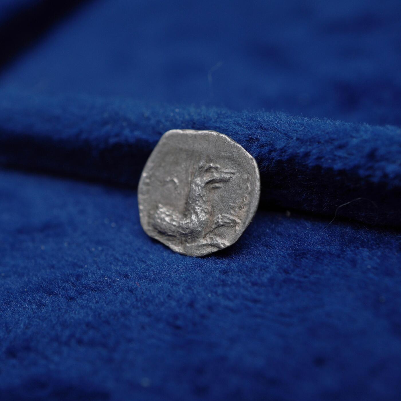 琋语集藏2026年04月欧洲古典打制币拍卖 古希腊西里西亚地区-巴力神与狼1奥波银币 