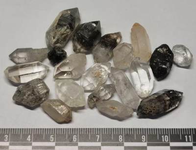 七河·水晶矿标化石杂件小拍（总第43期）（周四结标） - 藏家出品 X722（4） 云贵闪灵水晶原石小颗粒一组 20 件 