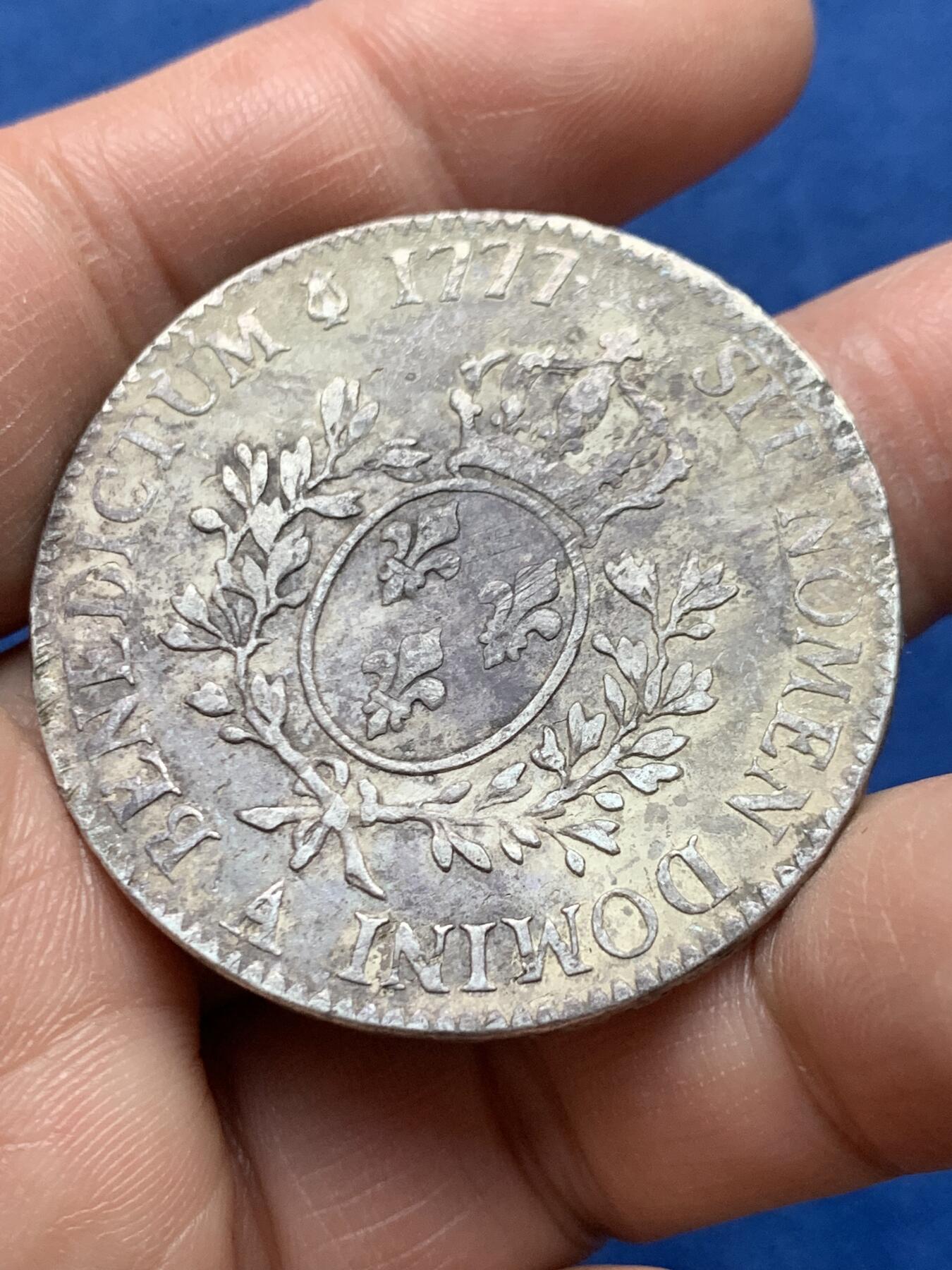 《竞宝斋》第475场 周日，周一 2场连拍 （全场包邮）欢迎送拍 法国1777年路易十六1埃居银币 29克 少许减重痕